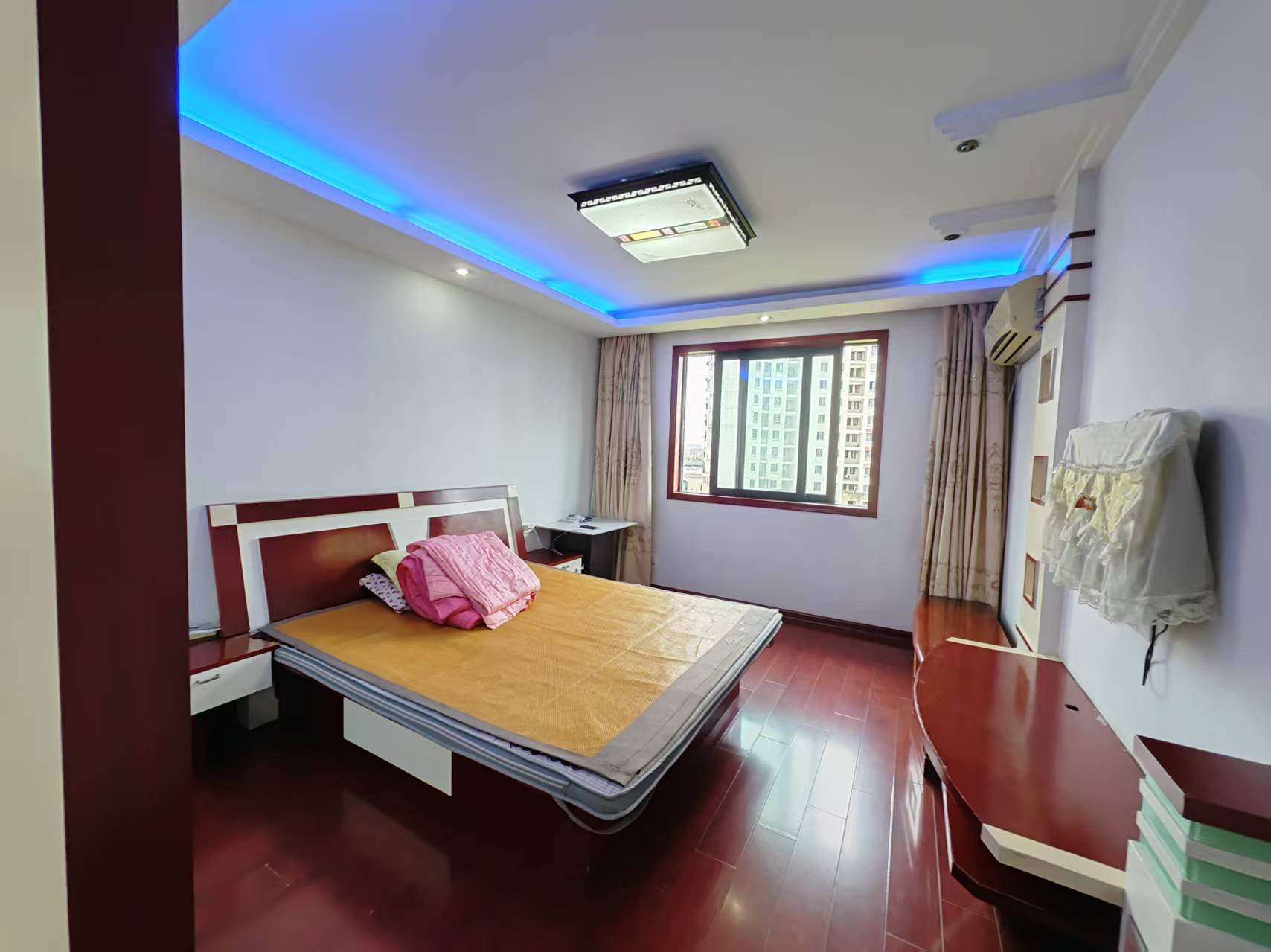 高迪晶城 3室2厅2卫 139.00m&sup2;