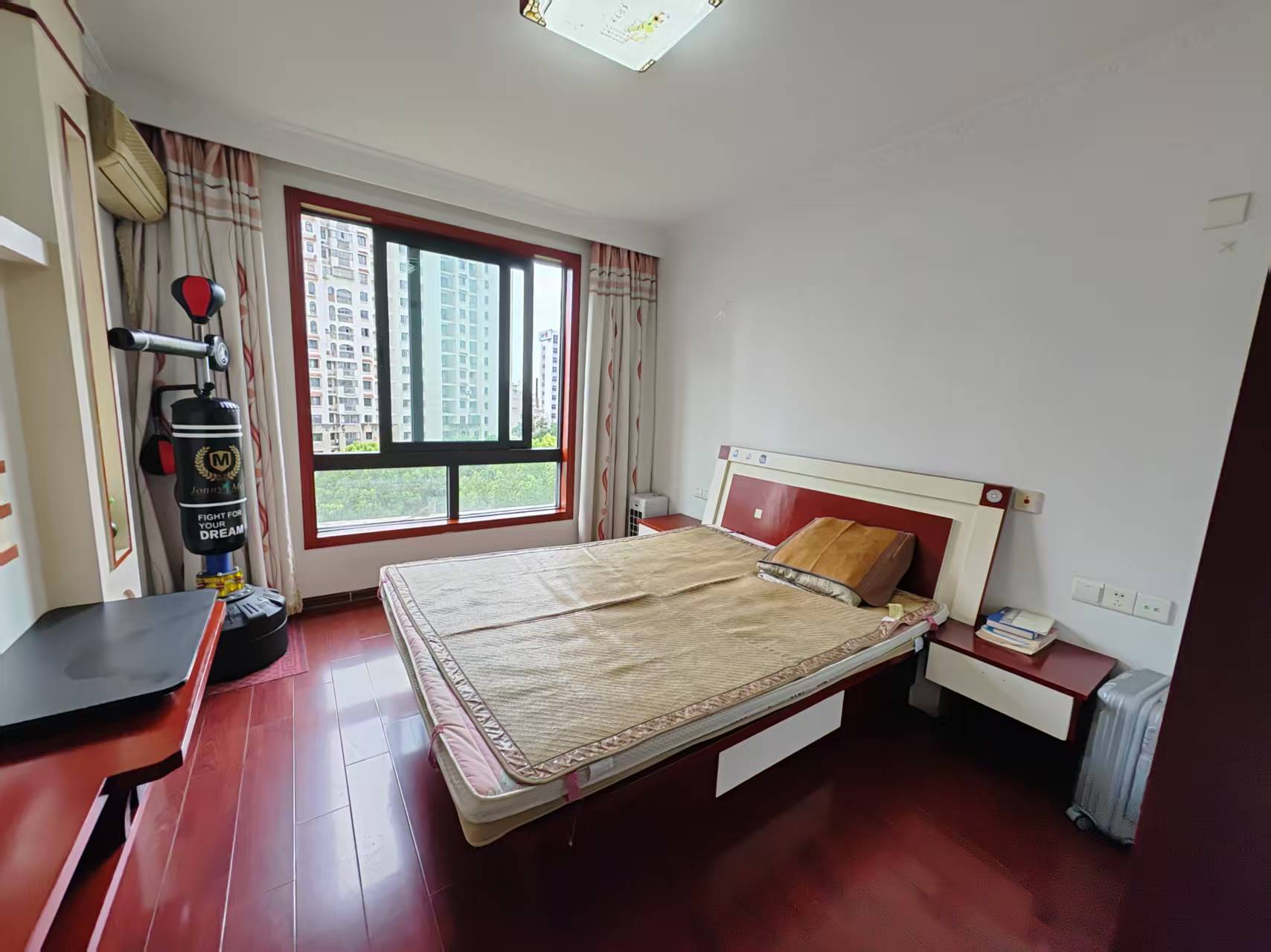 高迪晶城 3室2厅2卫 139.00m&sup2;