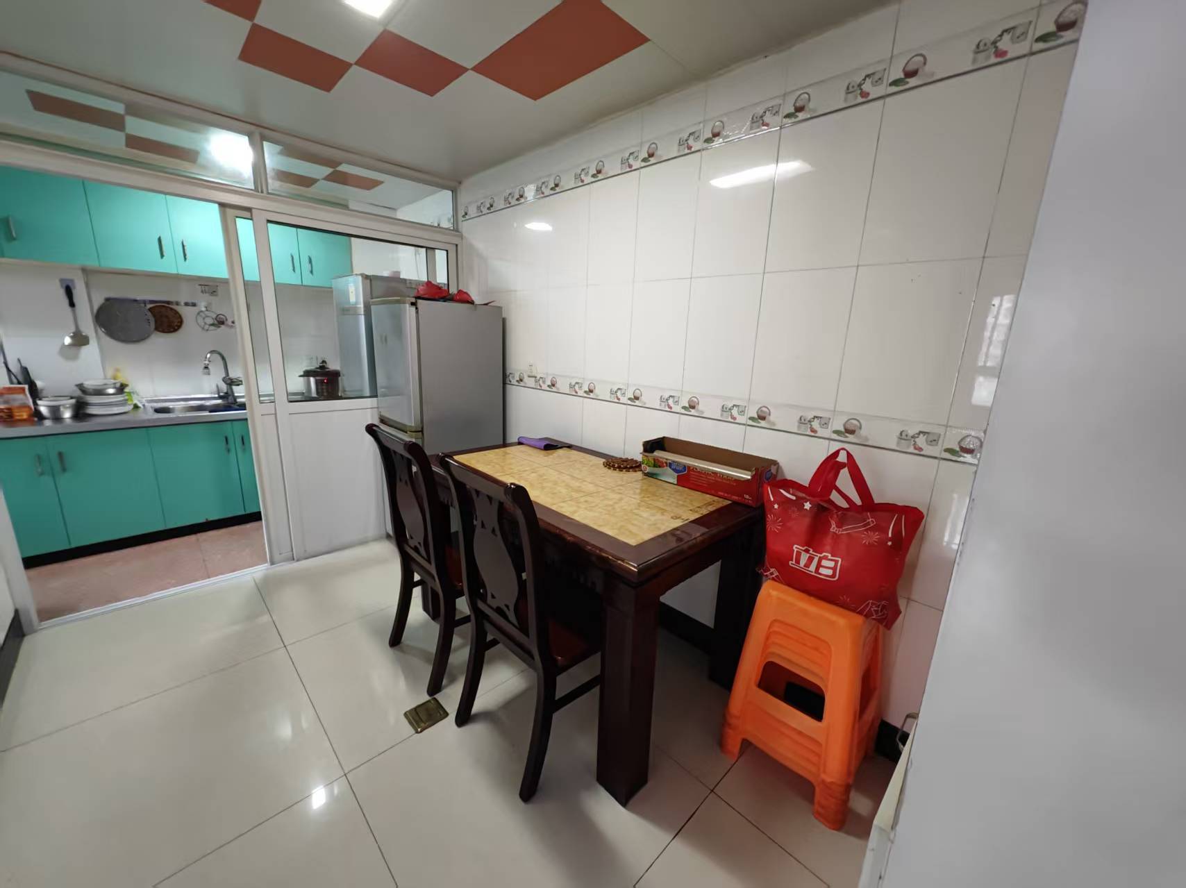 高迪晶城 3室2厅2卫 139.00m&sup2;