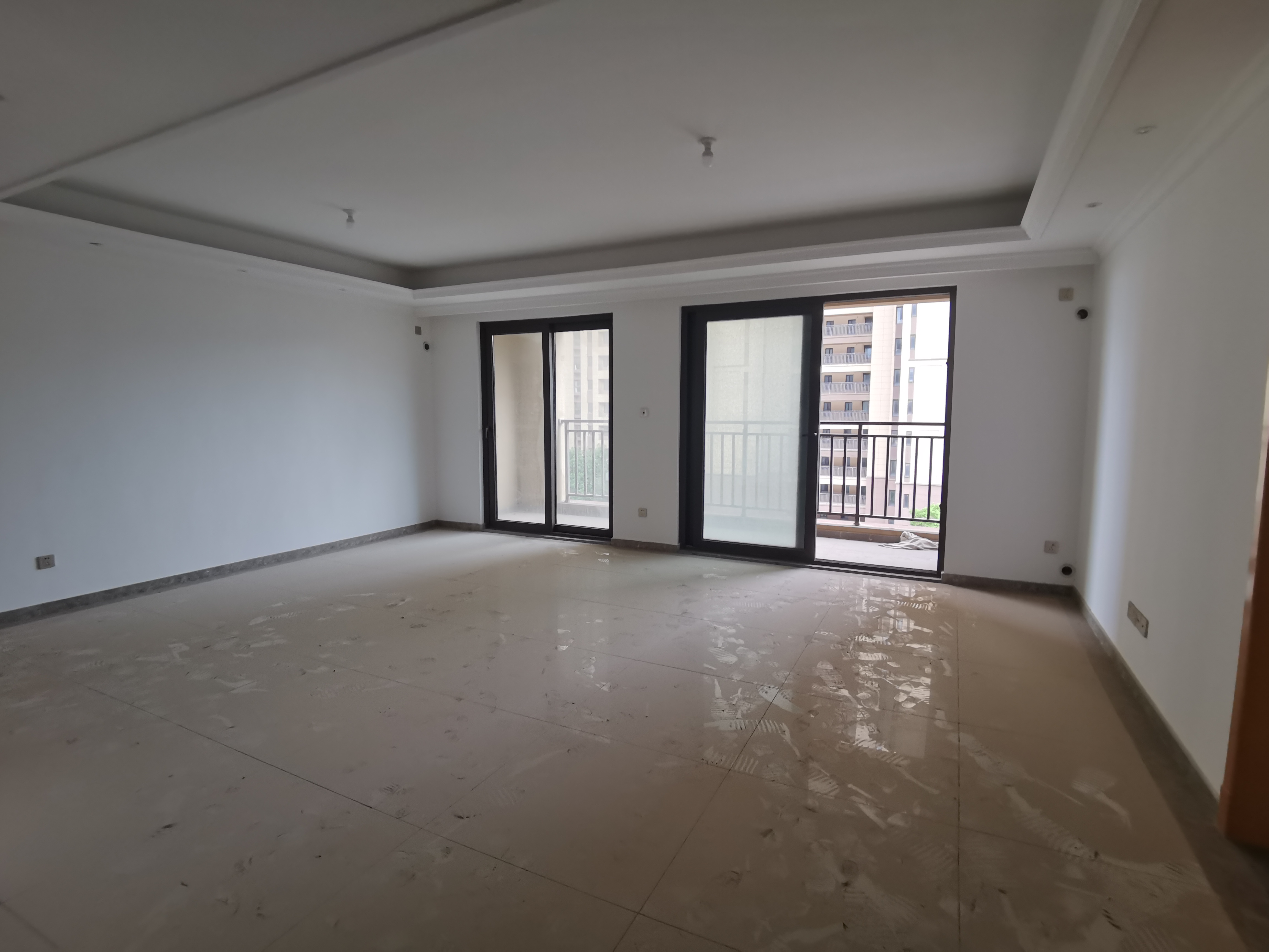 富力院士廷 3室2厅2卫 136m²