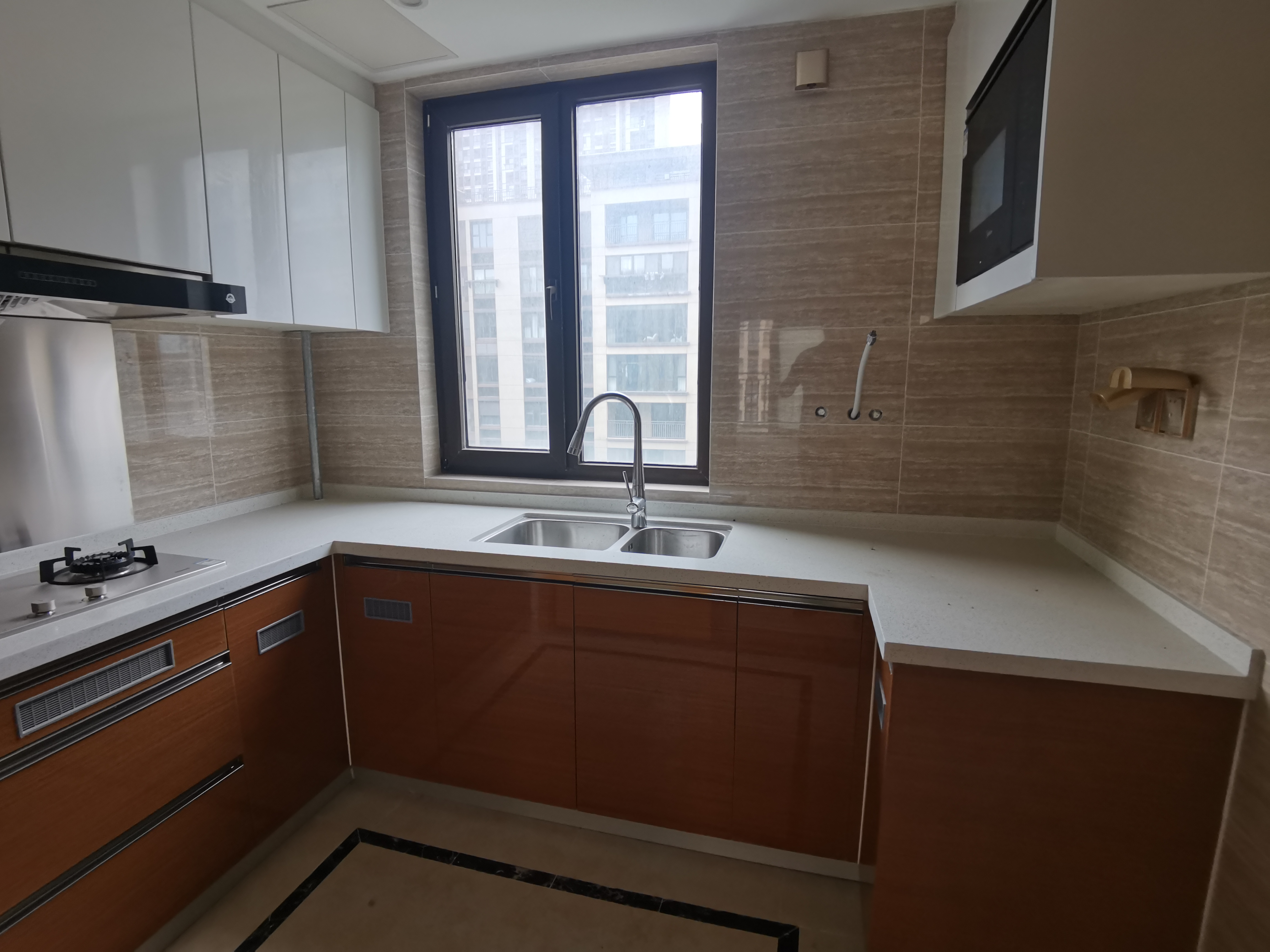 富力院士廷 3室2厅2卫 136m&sup2;