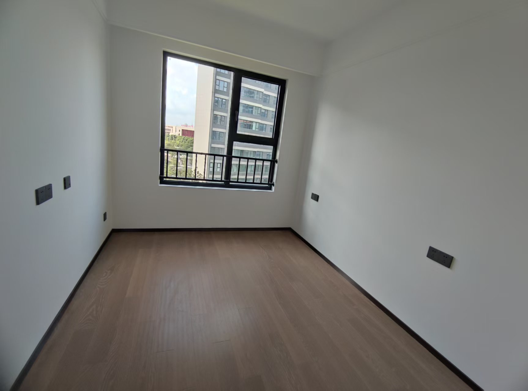 滨江道静园 3室2厅2卫 128m&sup2;