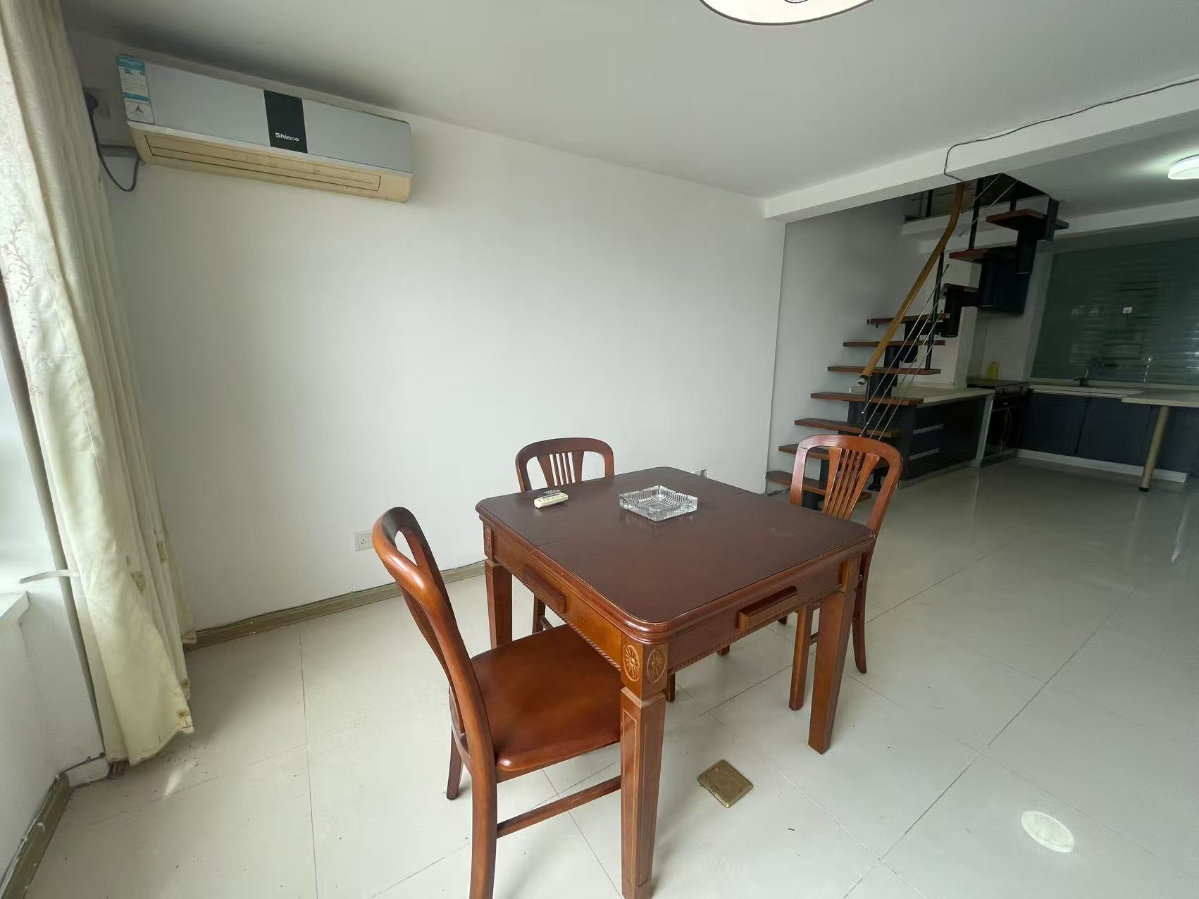 奥特莱斯 3室2厅2卫 110m&sup2;