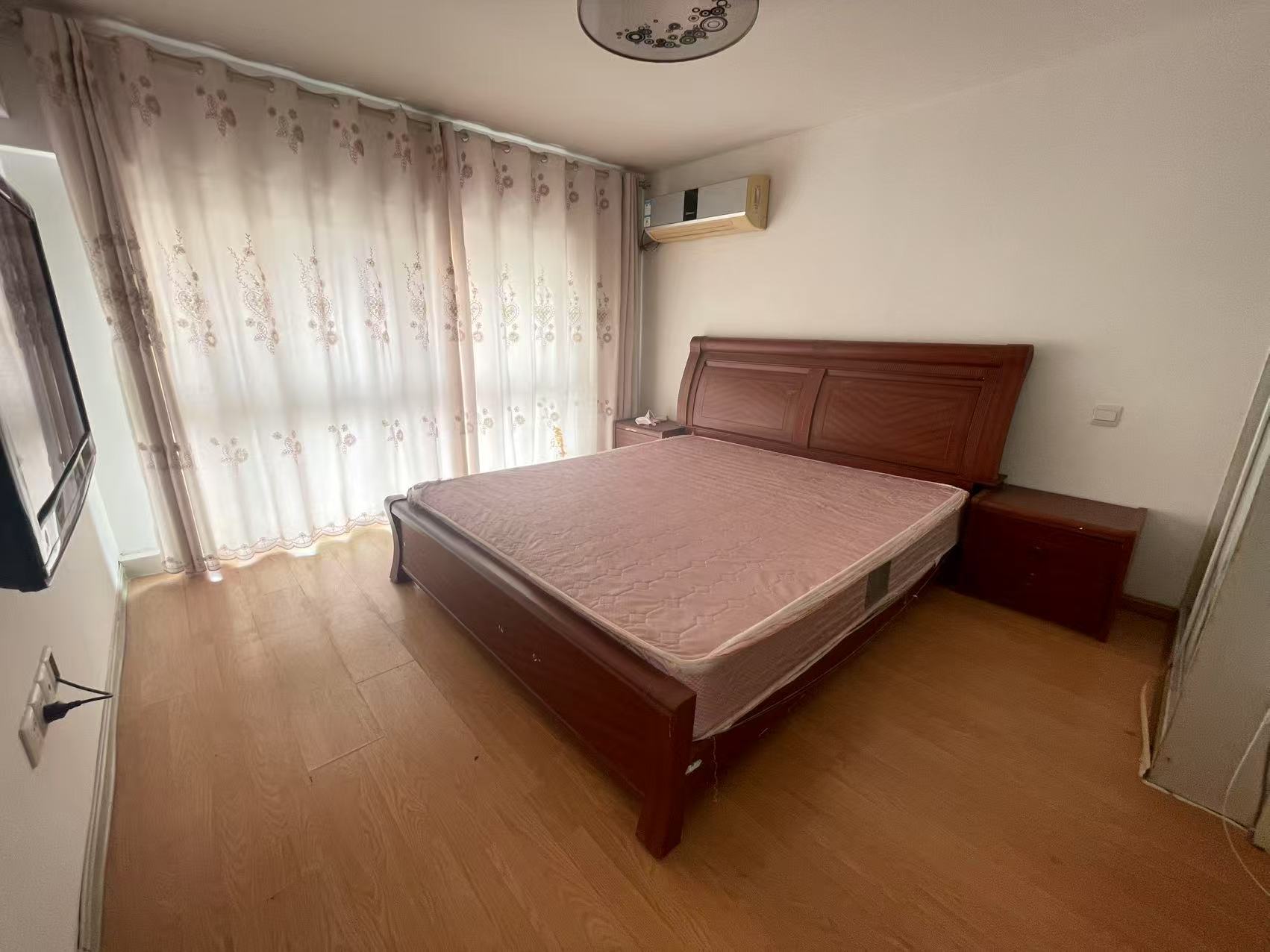 奥特莱斯 3室2厅2卫 110m&sup2;