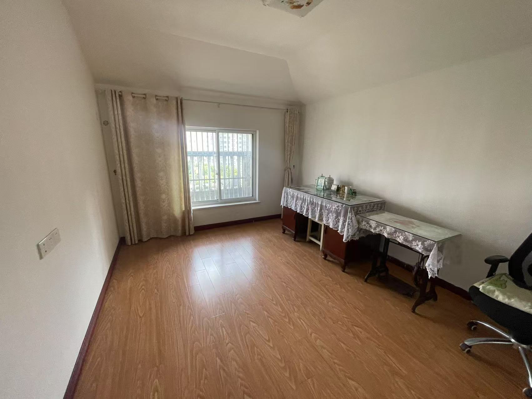 金霞北苑 5室2厅2卫 200m&sup2;