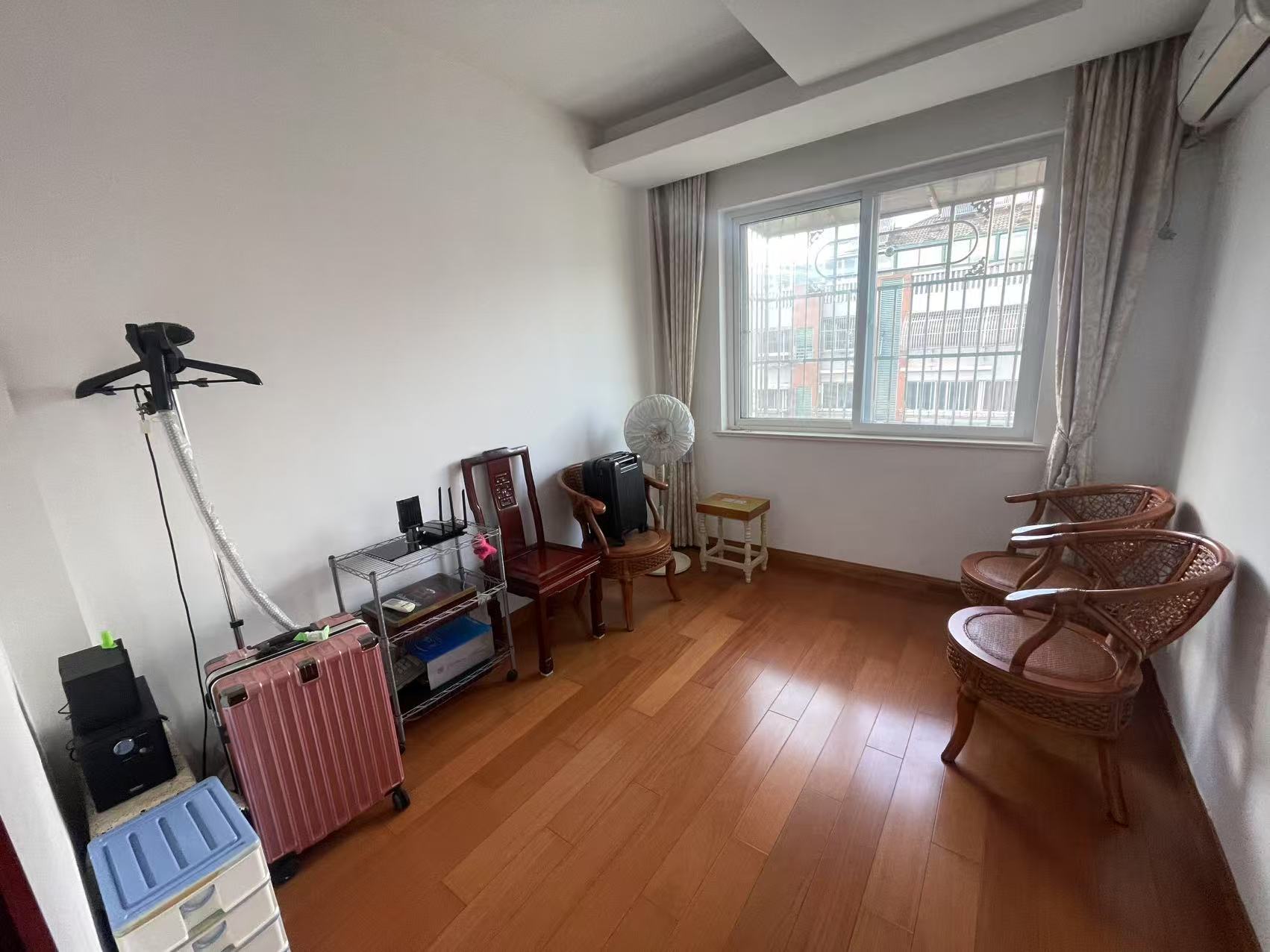 金霞北苑 5室2厅2卫 200m&sup2;