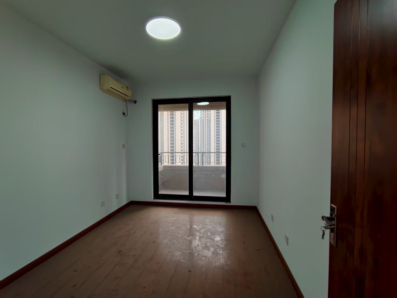 保利香槟国际 4室2厅2卫 153m&sup2;