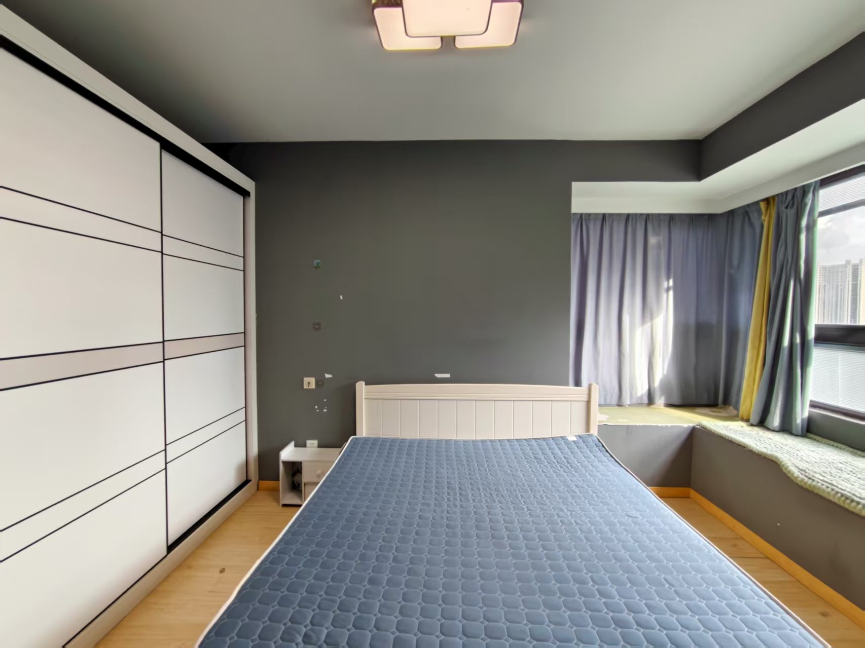 保利香槟国际 3室2厅2卫 130m&sup2;