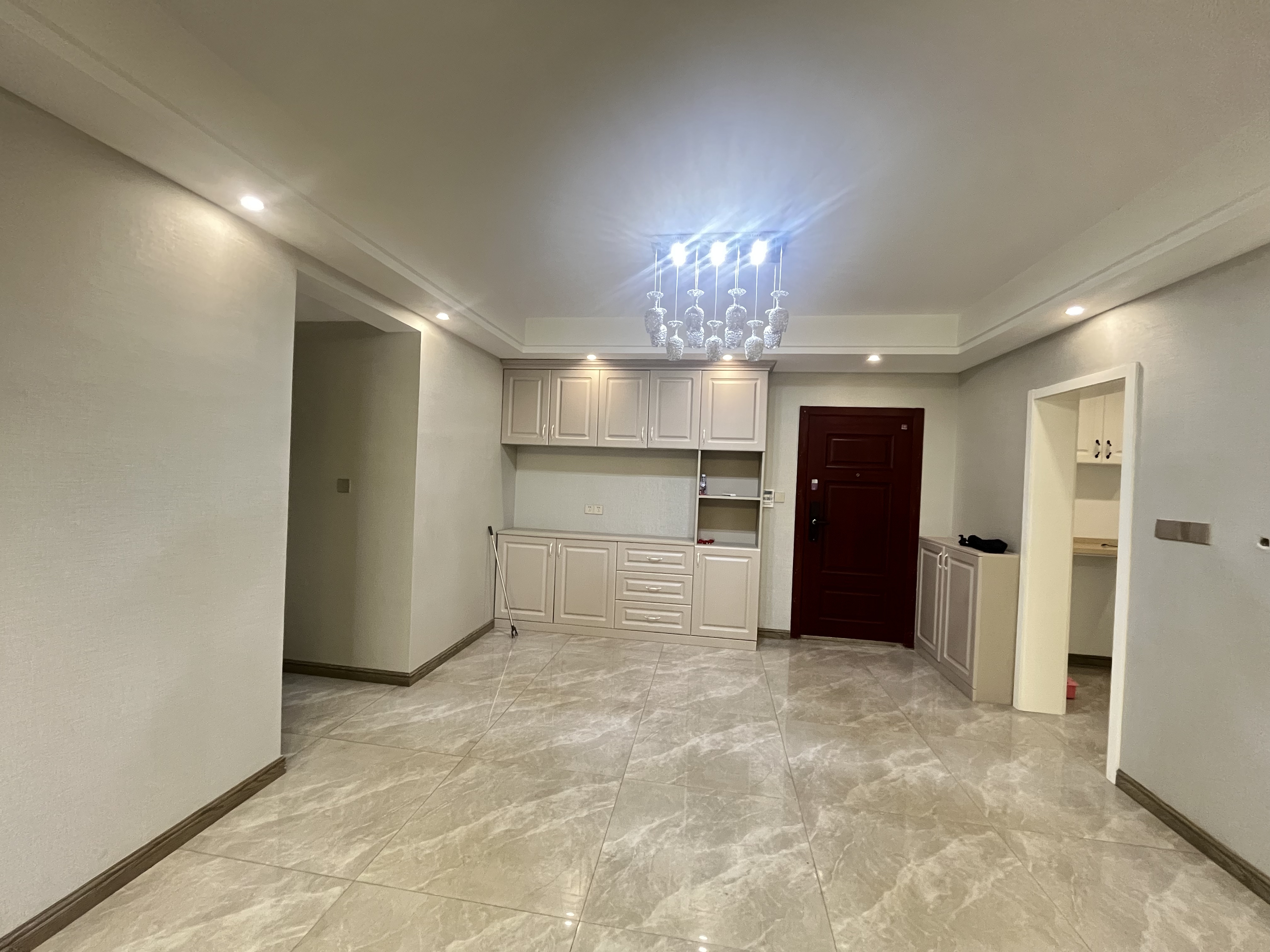 华强城 3室2厅2卫 130.00m²