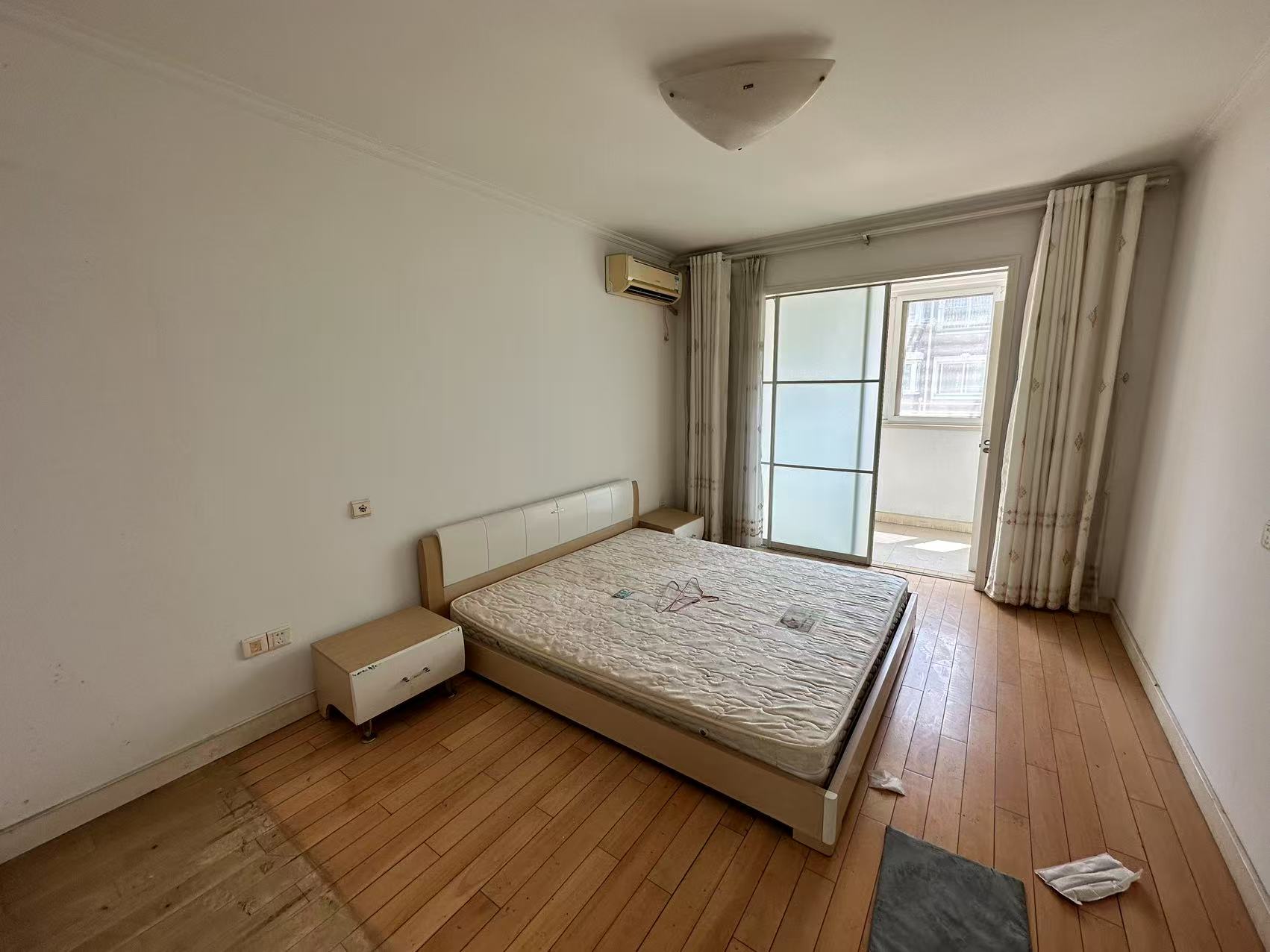 文峰花苑 3室2厅2卫 129m&sup2;