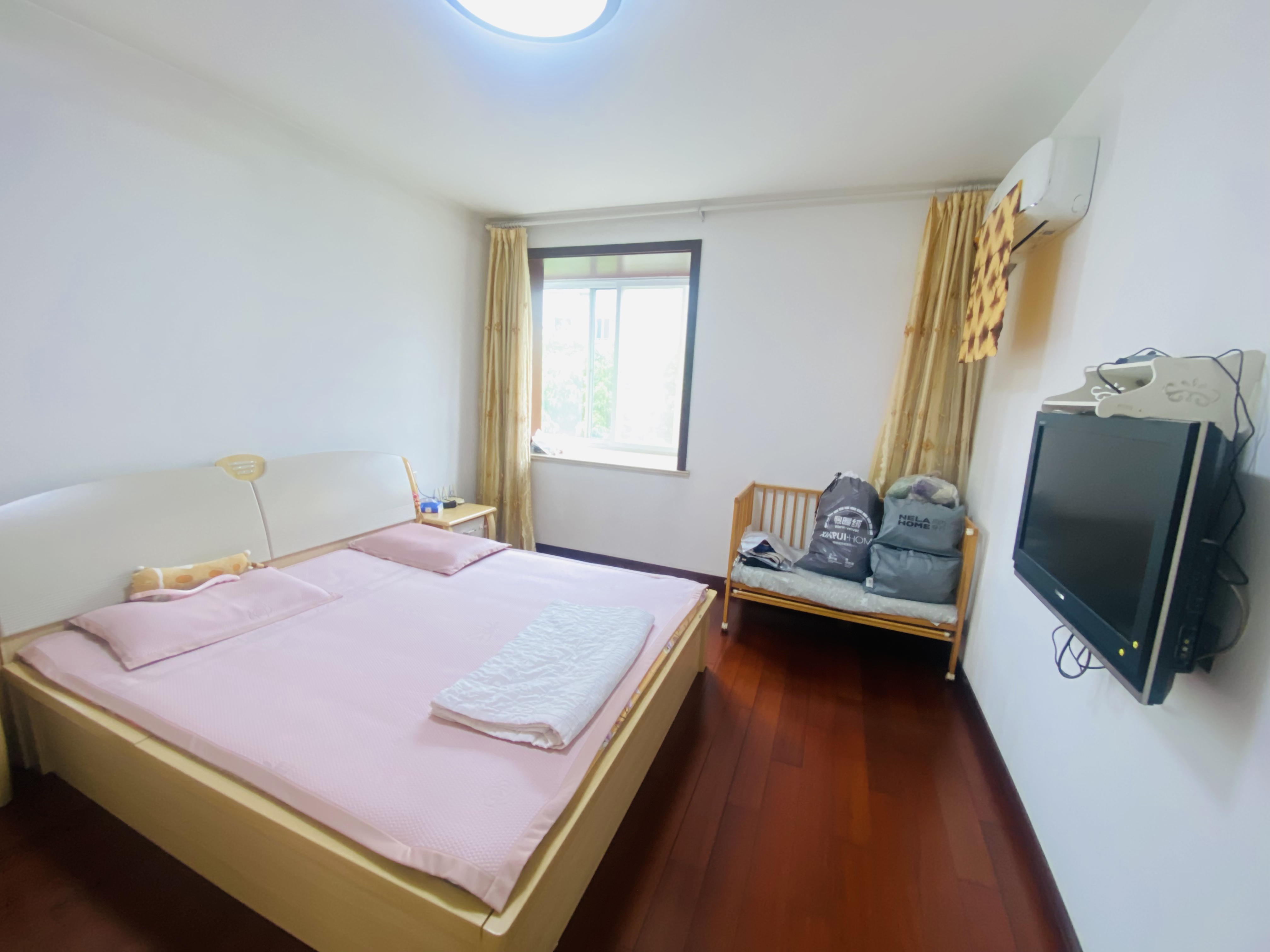 春晖花园 4室2厅1卫 140m&sup2;