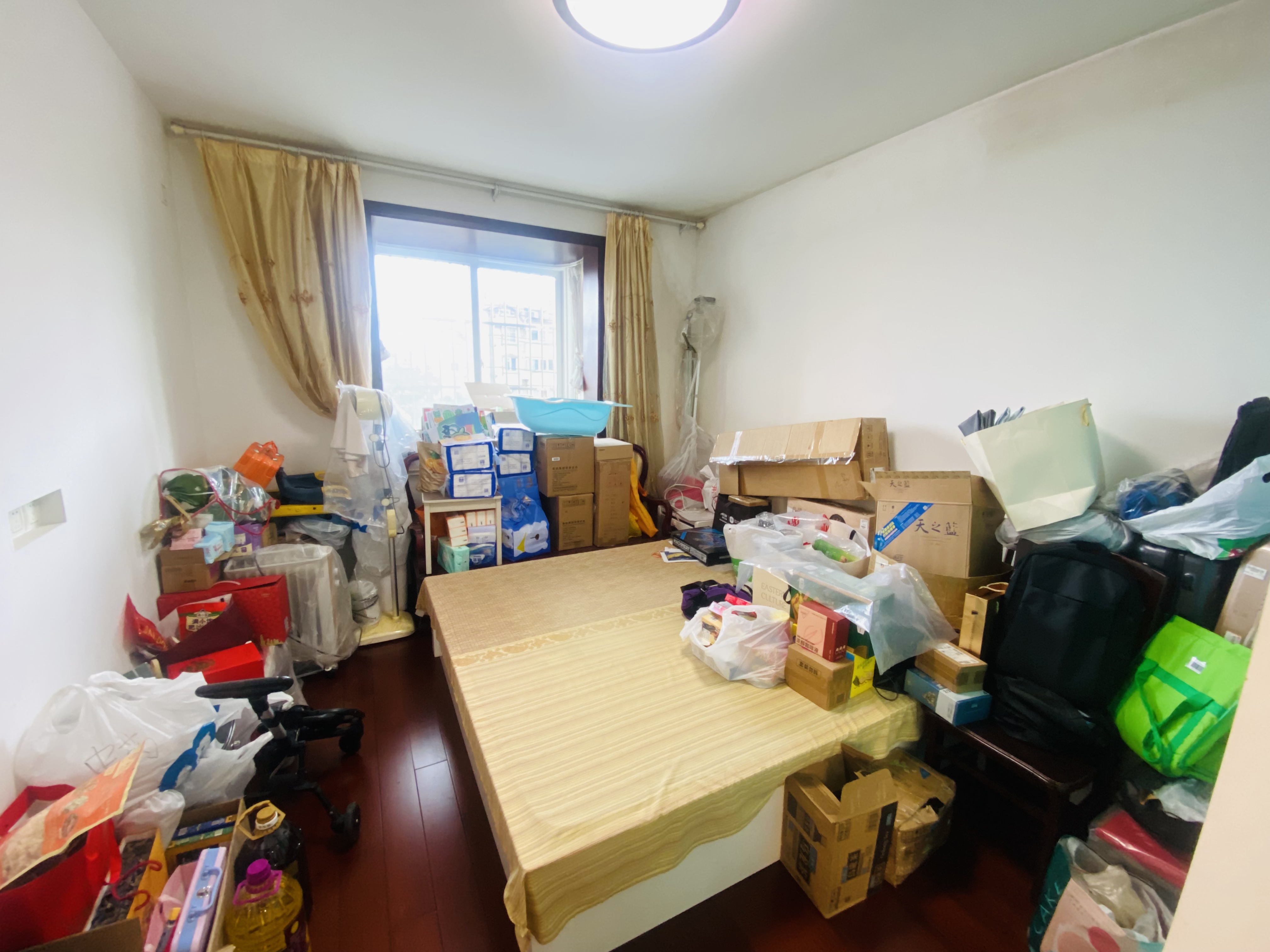 春晖花园 4室2厅1卫 140m&sup2;