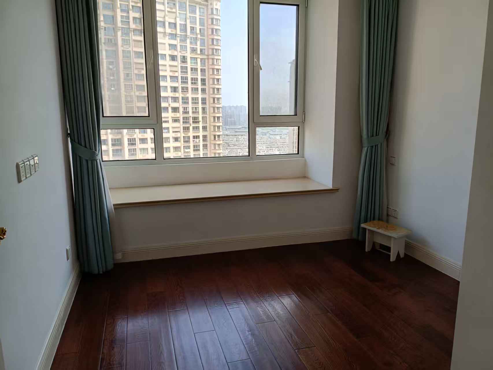 中南世纪花城三期 3室2厅2卫 130m&sup2;