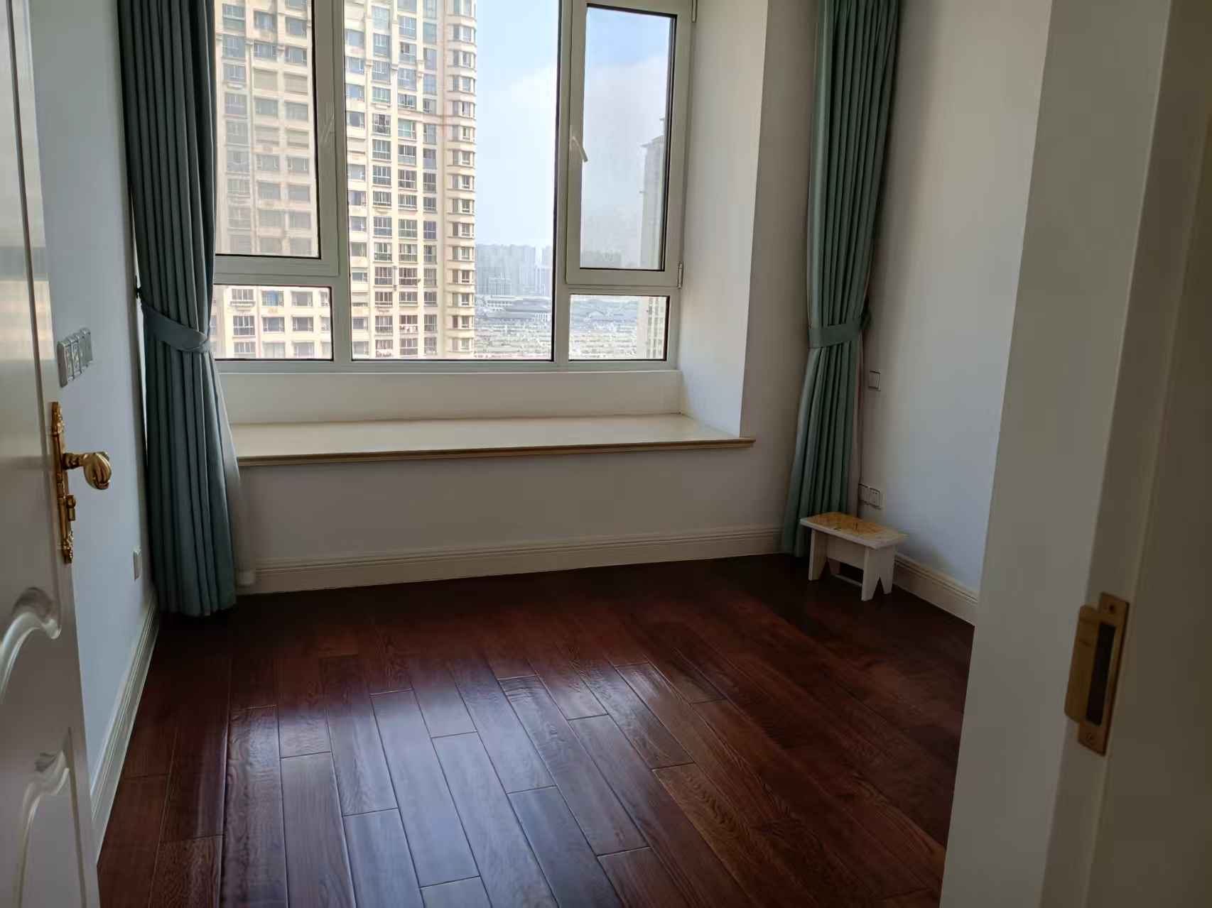 中南世纪花城三期 3室2厅2卫 130m&sup2;