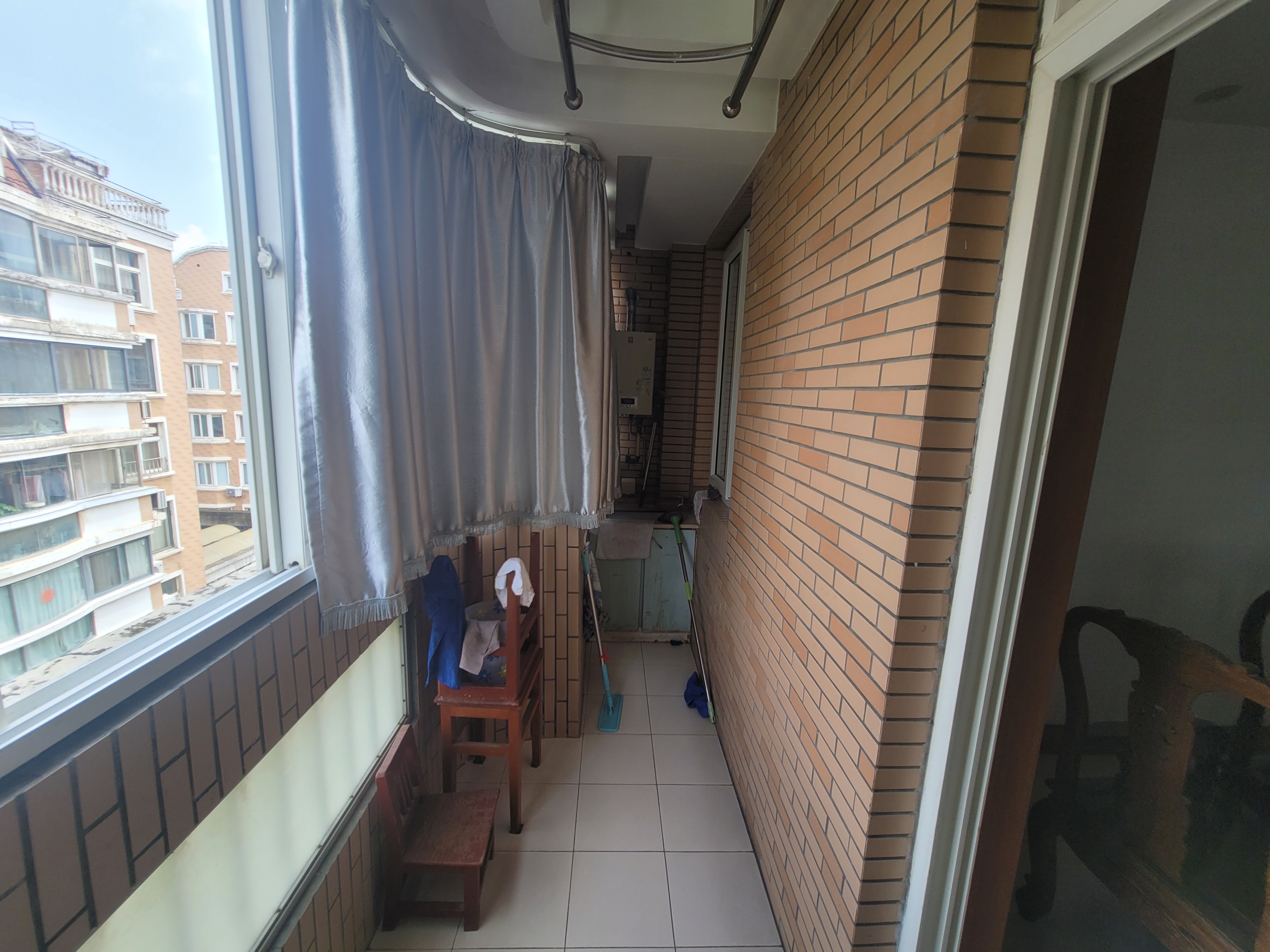 翡翠花园 3室2厅1卫 145m&sup2;