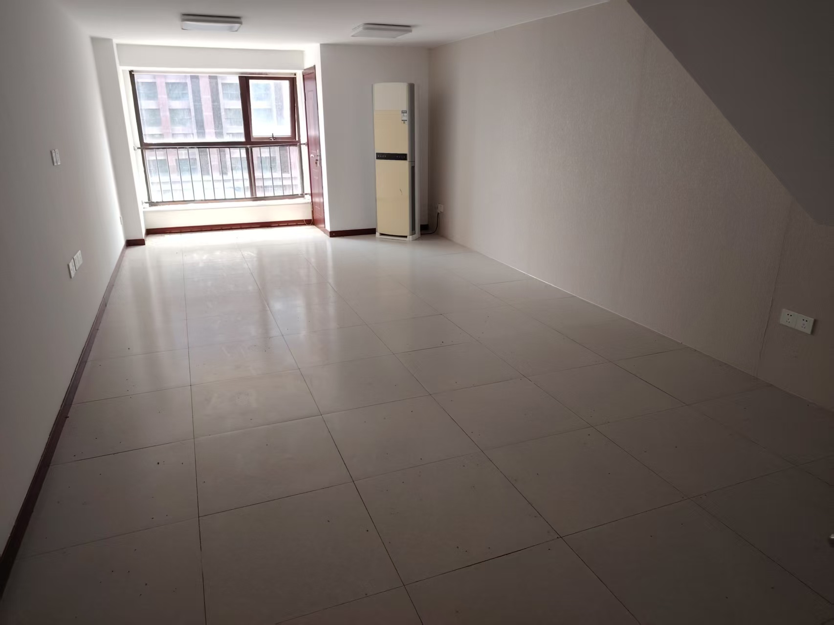 恒隆国际 2室1厅2卫 69.00m&sup2;