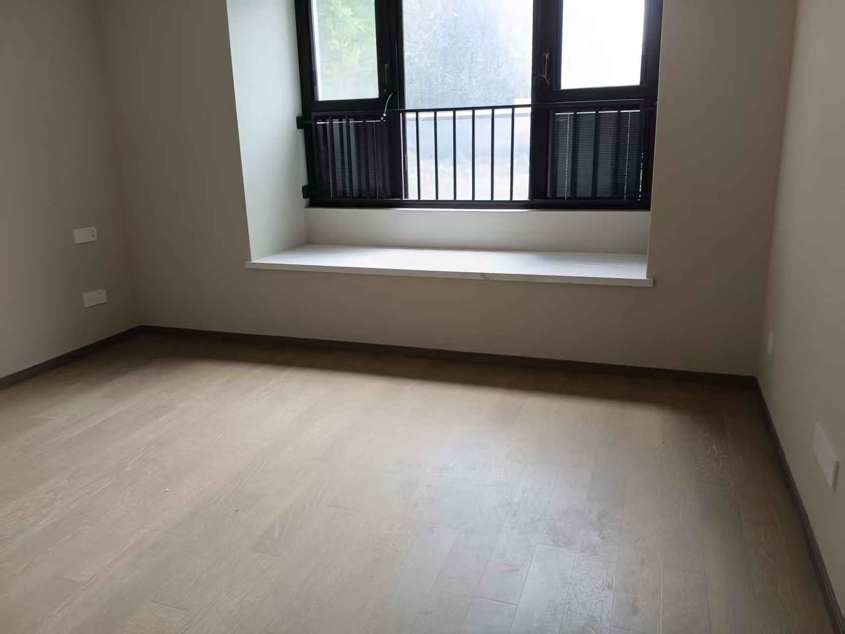 绿城&middot;诚园 3室2厅2卫 318m&sup2;