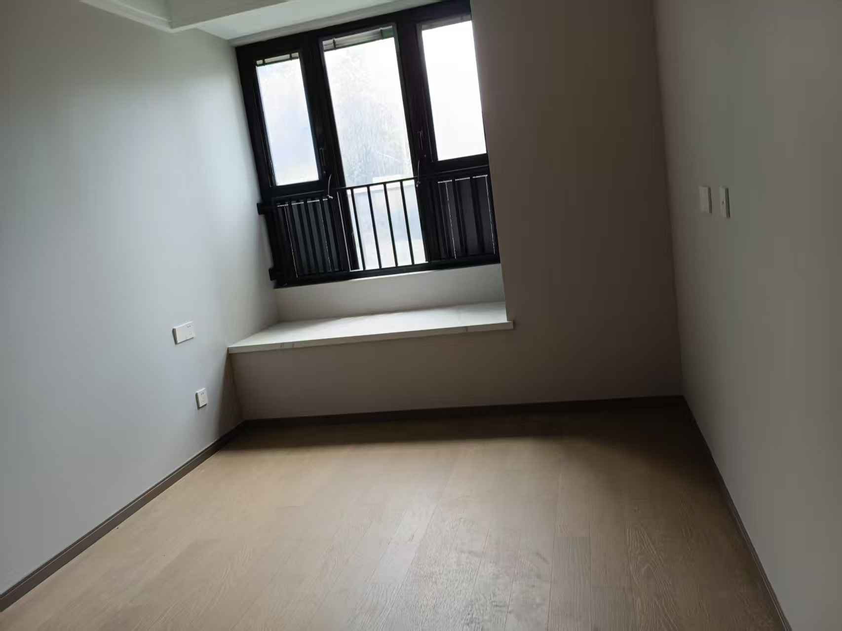 绿城&middot;诚园 3室2厅2卫 318m&sup2;