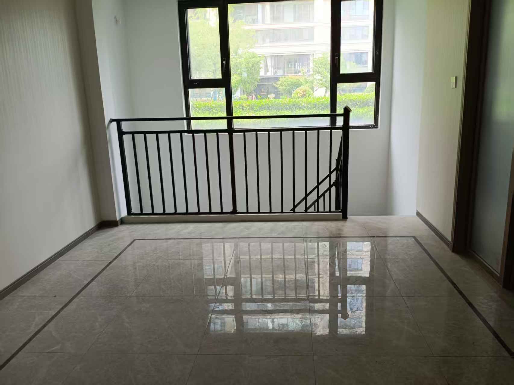 绿城&middot;诚园 3室2厅2卫 318m&sup2;