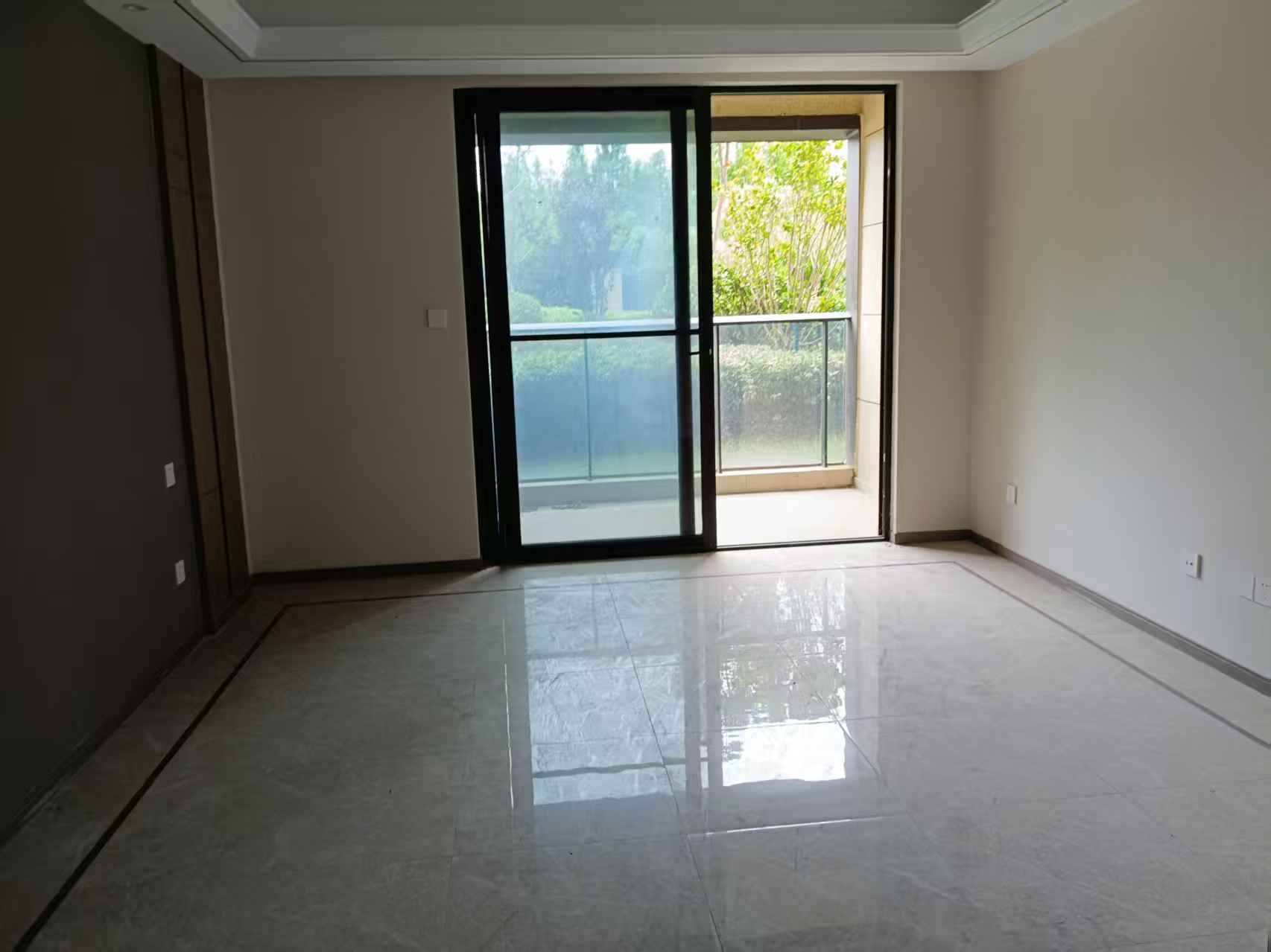 绿城&middot;诚园 3室2厅2卫 318m&sup2;