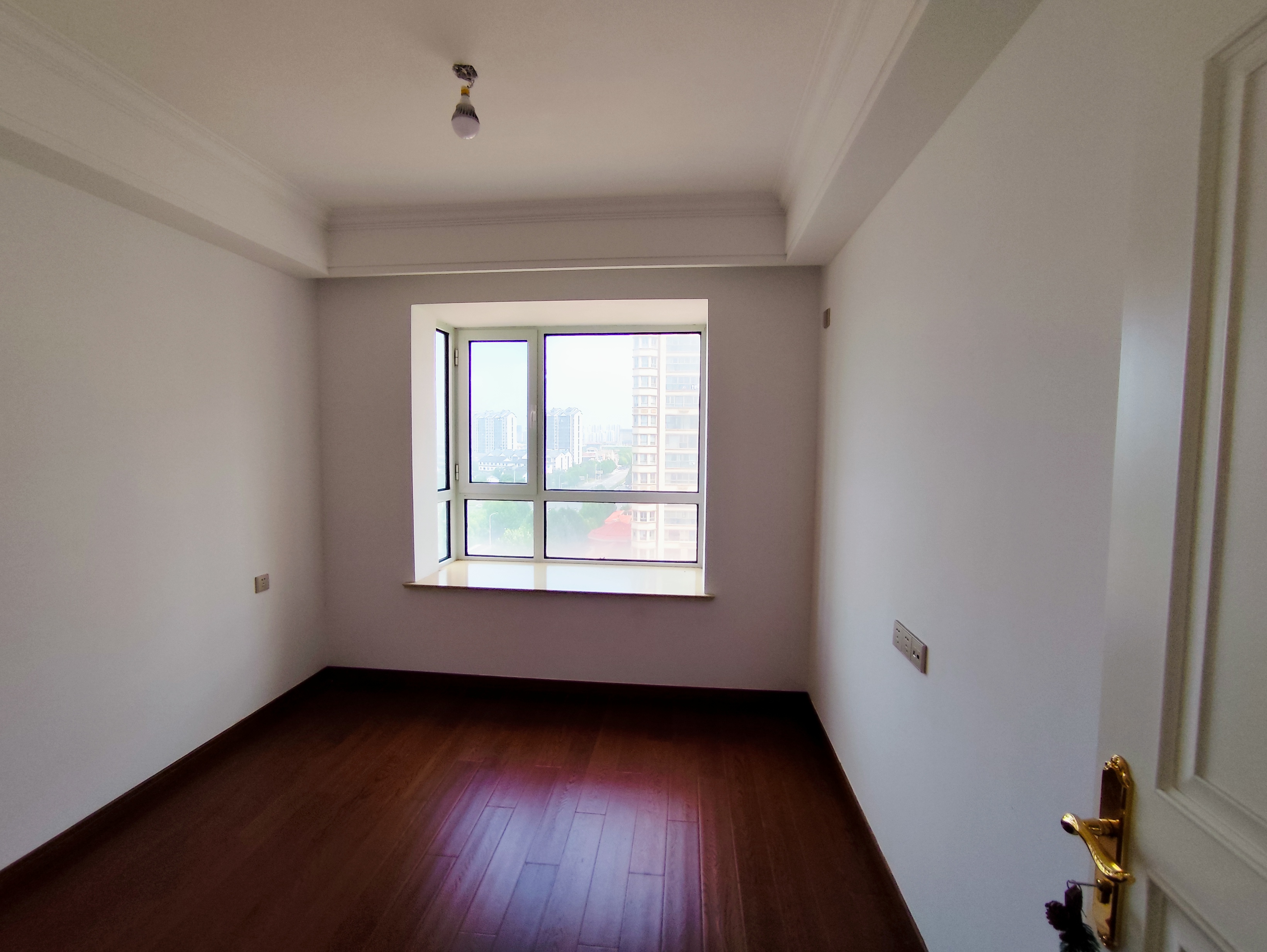 中南世纪花城三期 3室2厅2卫 132m&sup2;