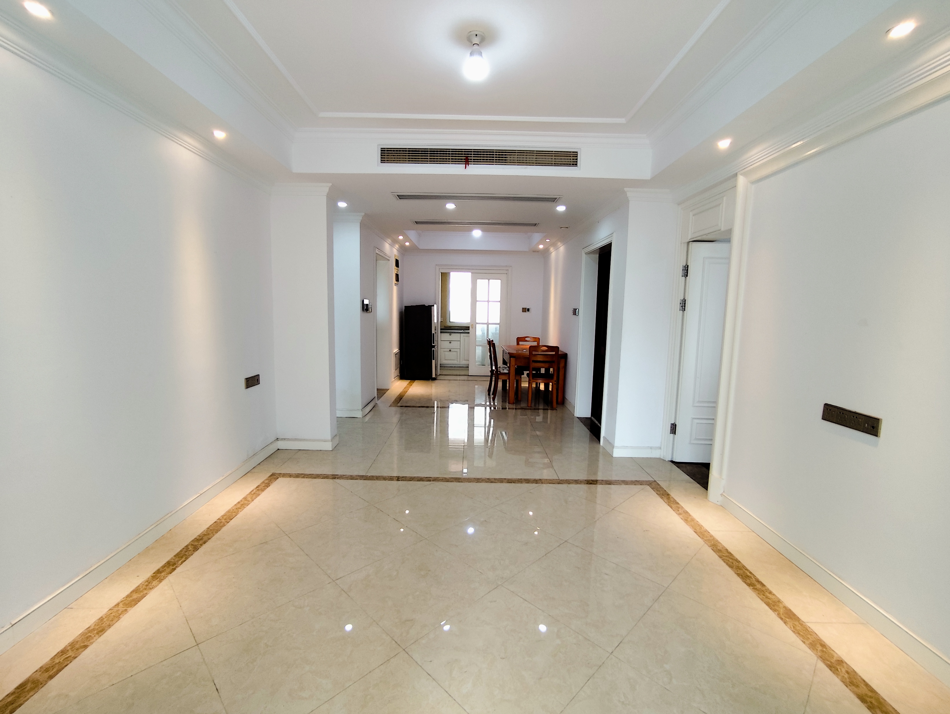 中南世纪花城三期 3室2厅2卫 132m&sup2;