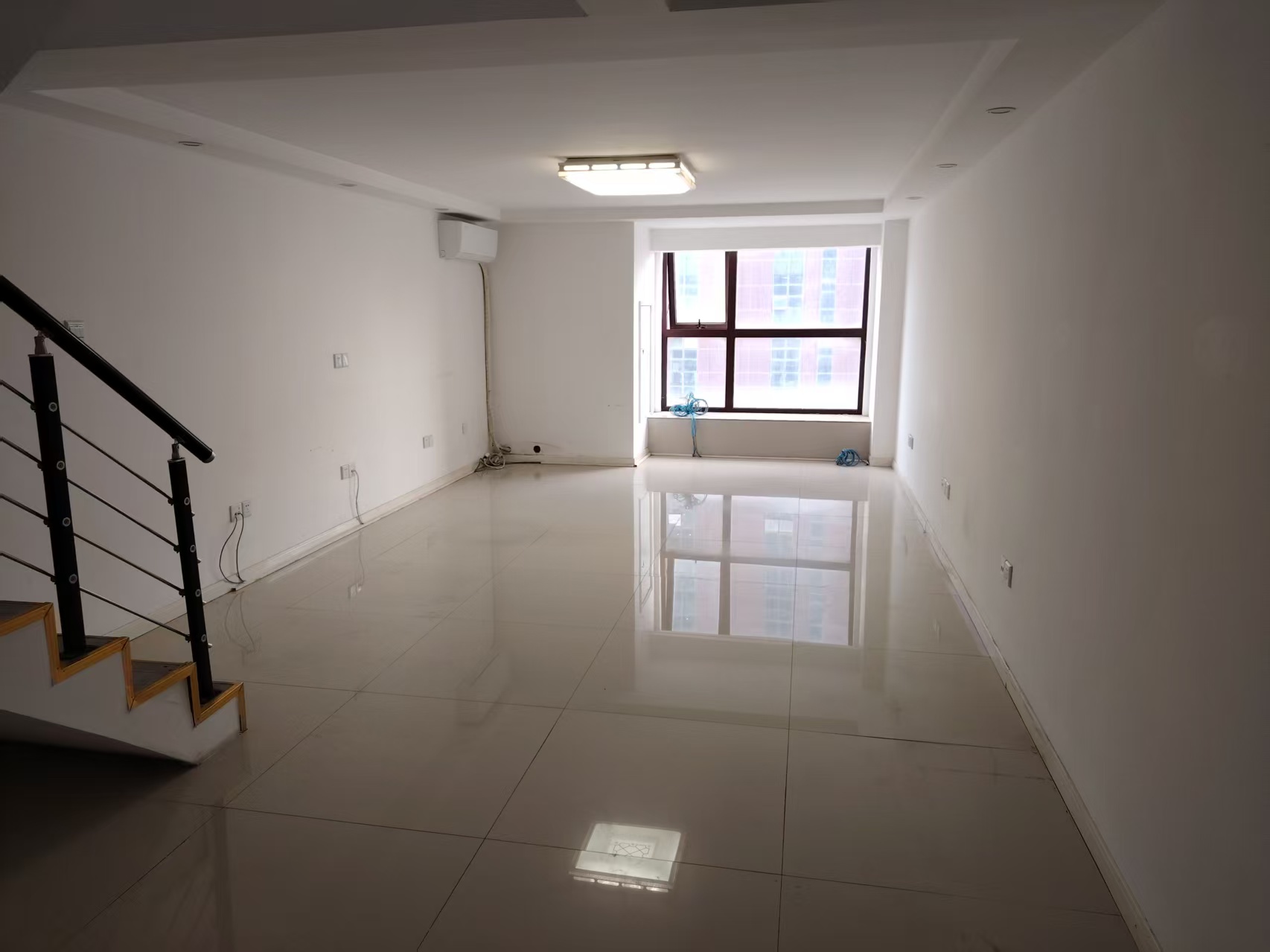 恒隆国际 3室1厅1卫 69m&sup2;
