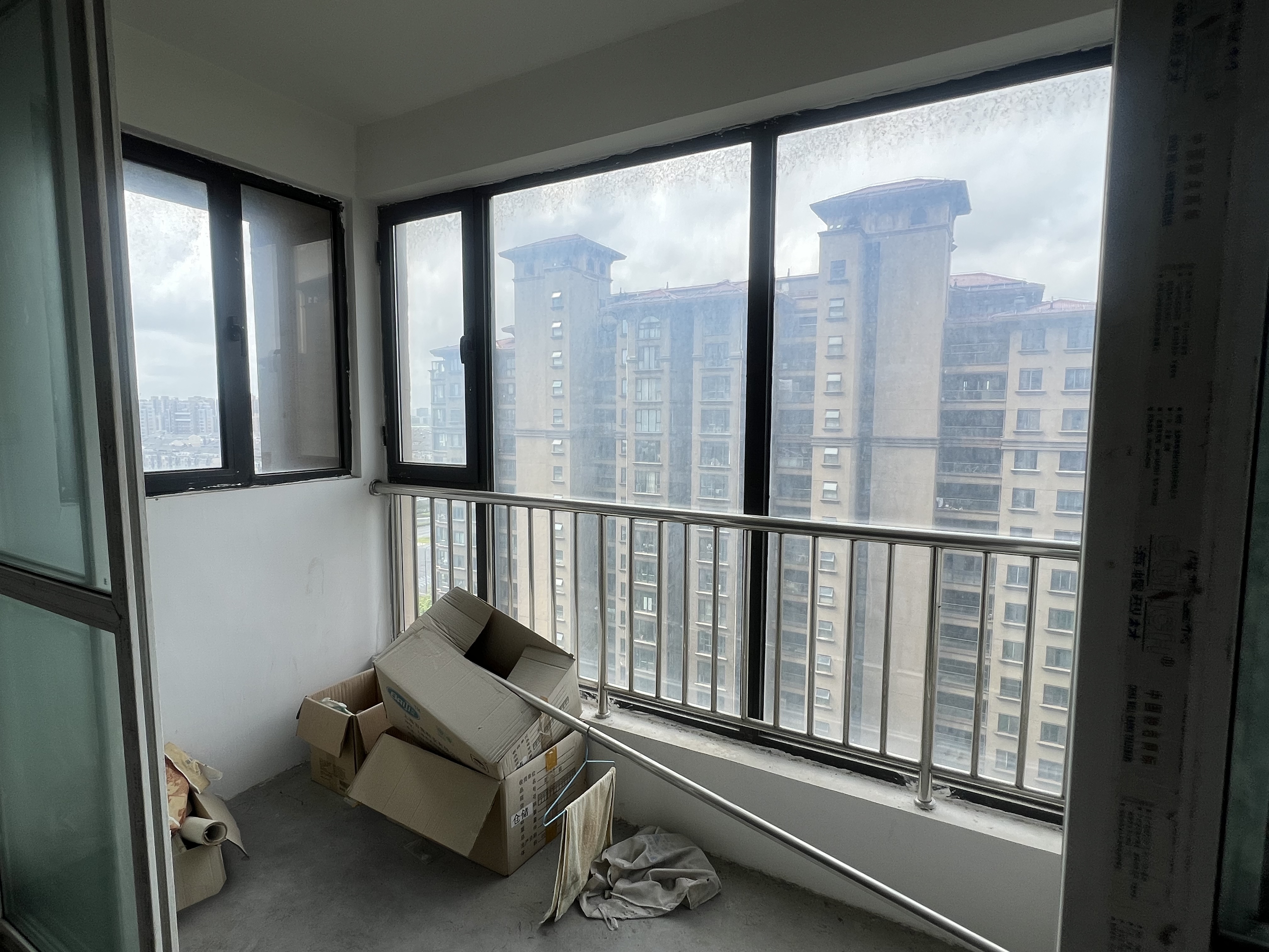 中港翡翠城 2室2厅1卫 89m&sup2;