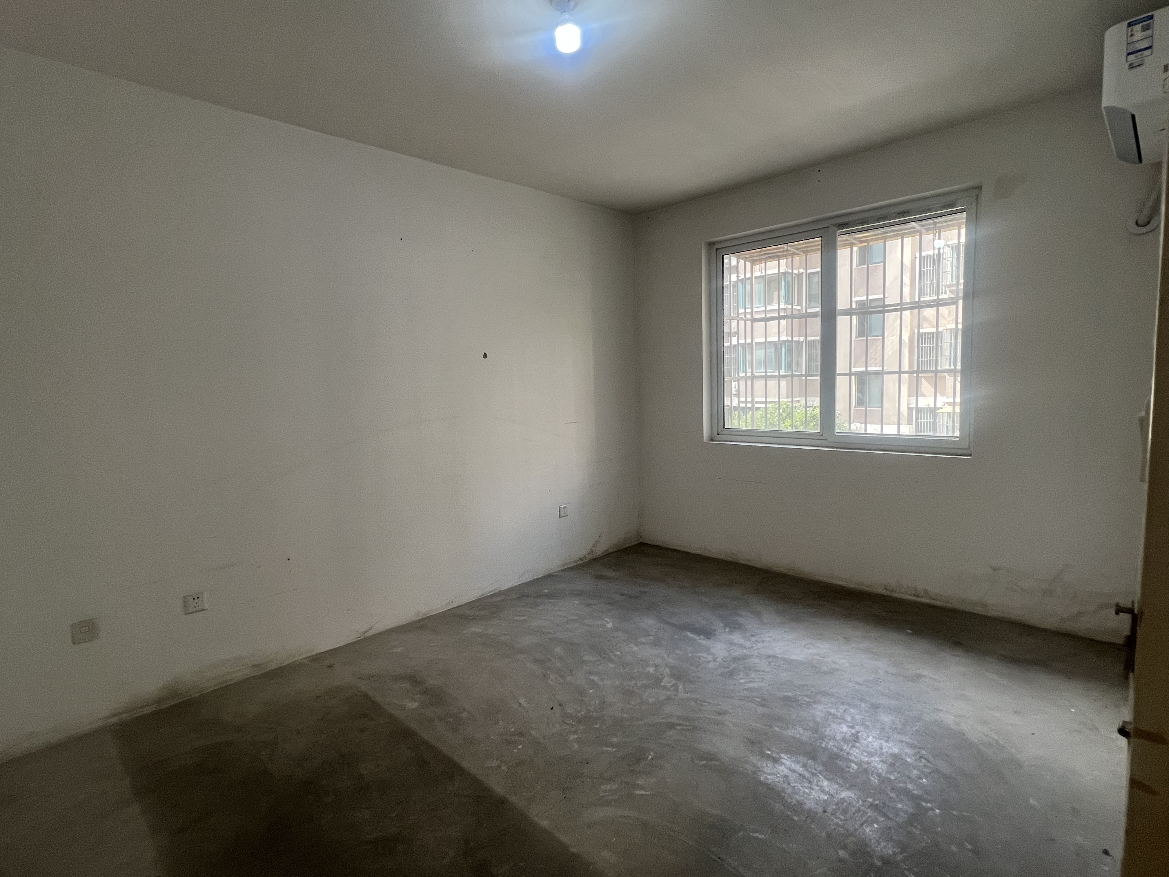 春天花园 2室2厅1卫 102m&sup2;