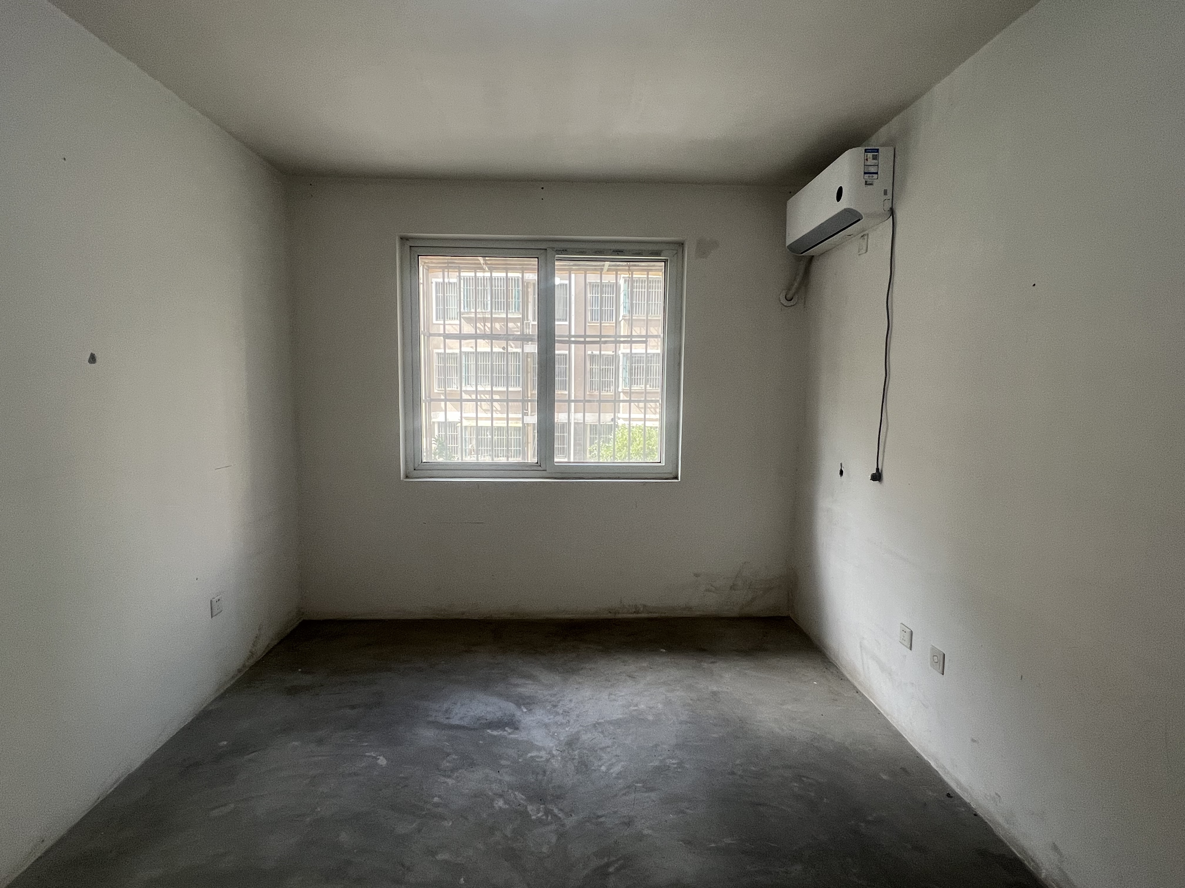 春天花园 2室2厅1卫 102m&sup2;