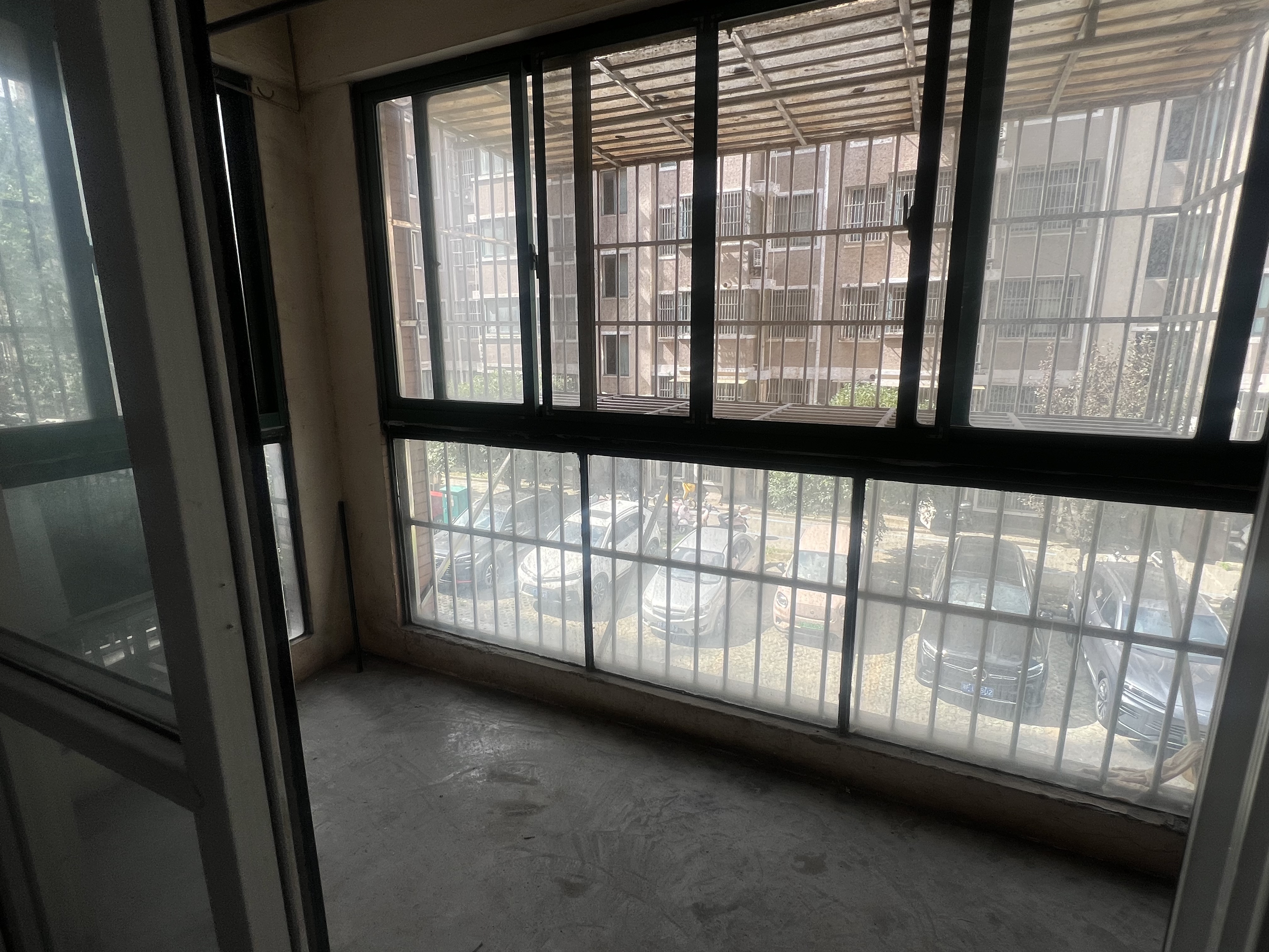 春天花园 2室2厅1卫 102m&sup2;