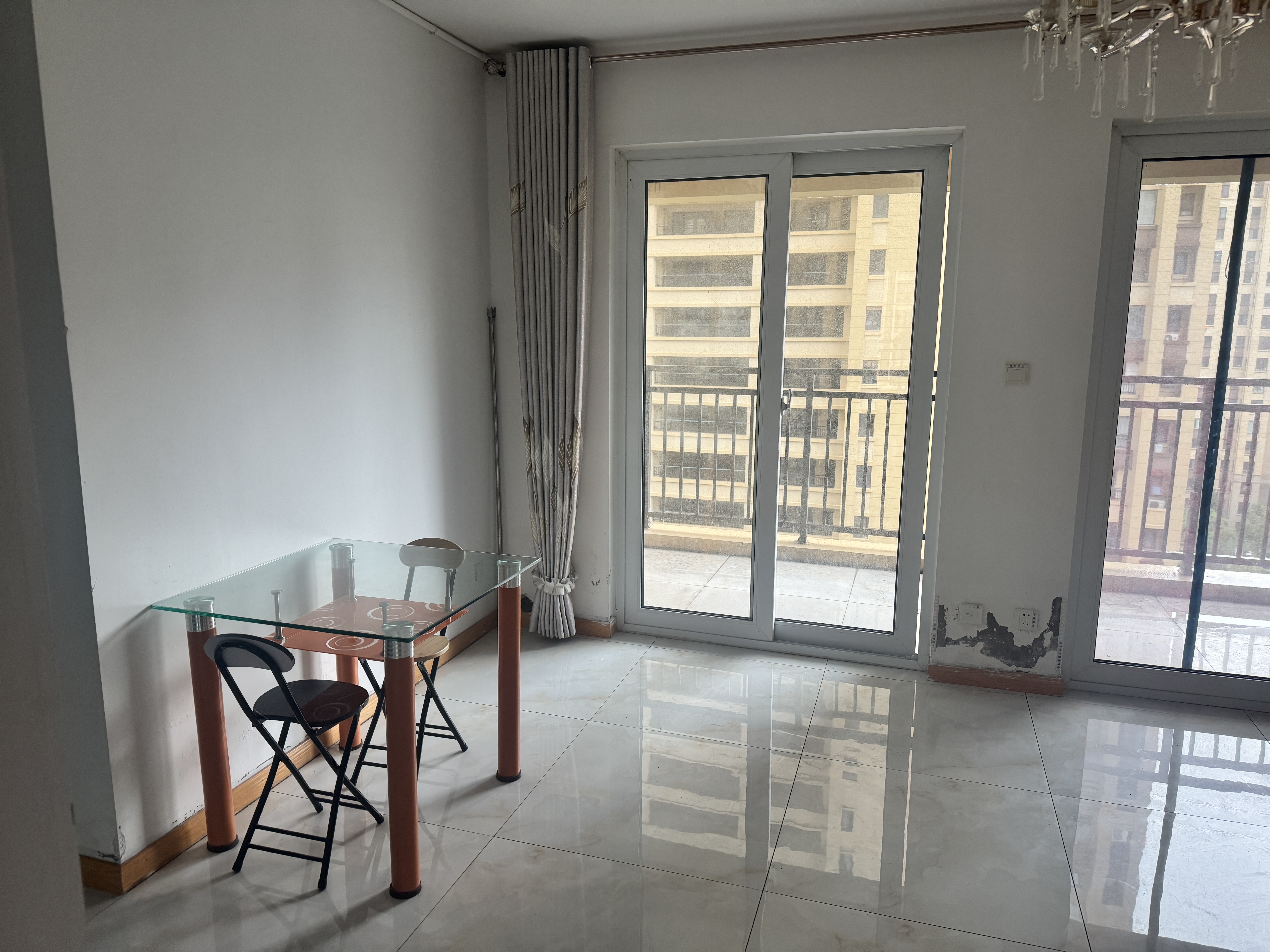 世茂九龙庭 3室2厅1卫 92.00m&sup2;