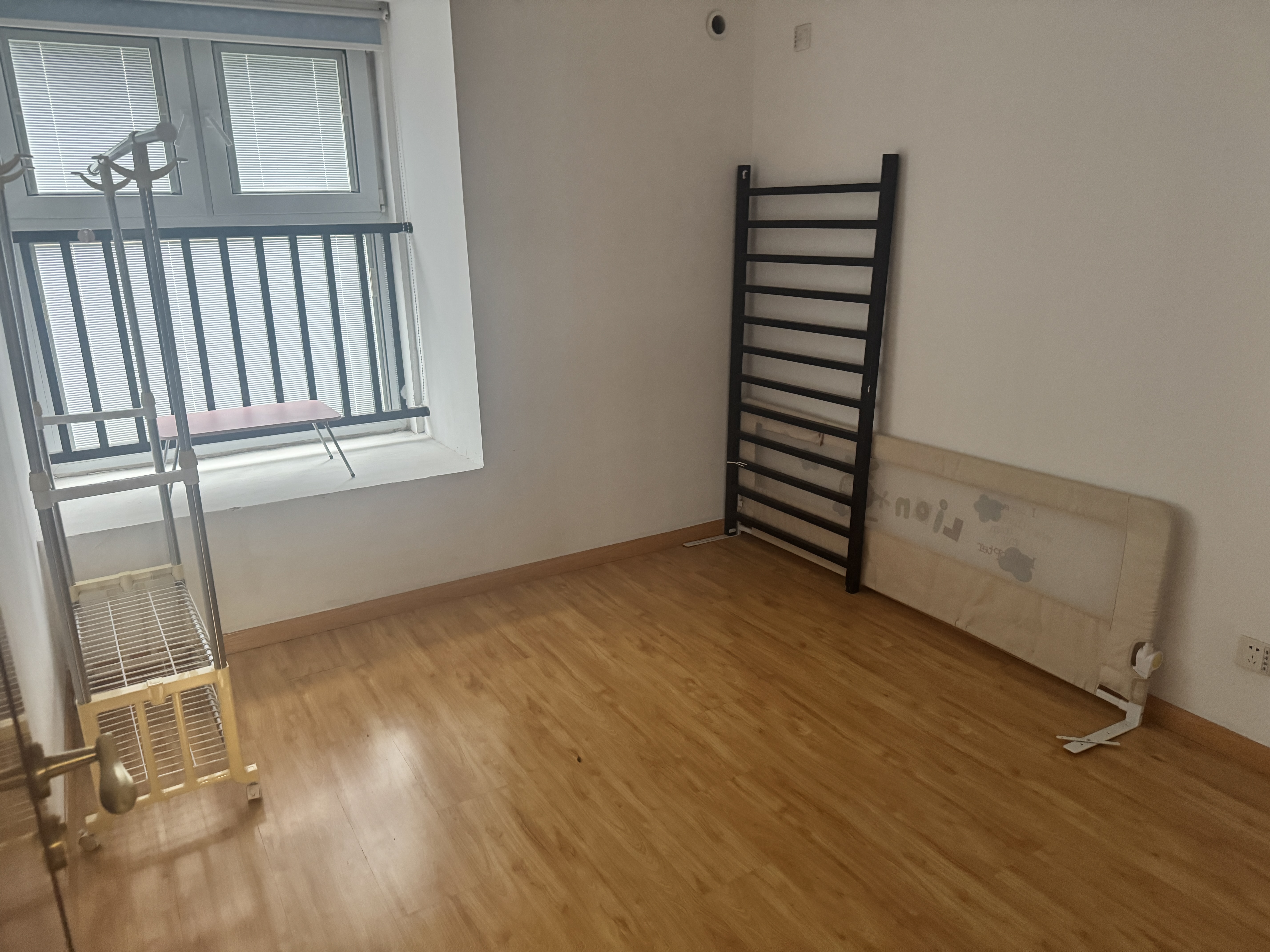 世茂九龙庭 3室2厅1卫 92.00m&sup2;