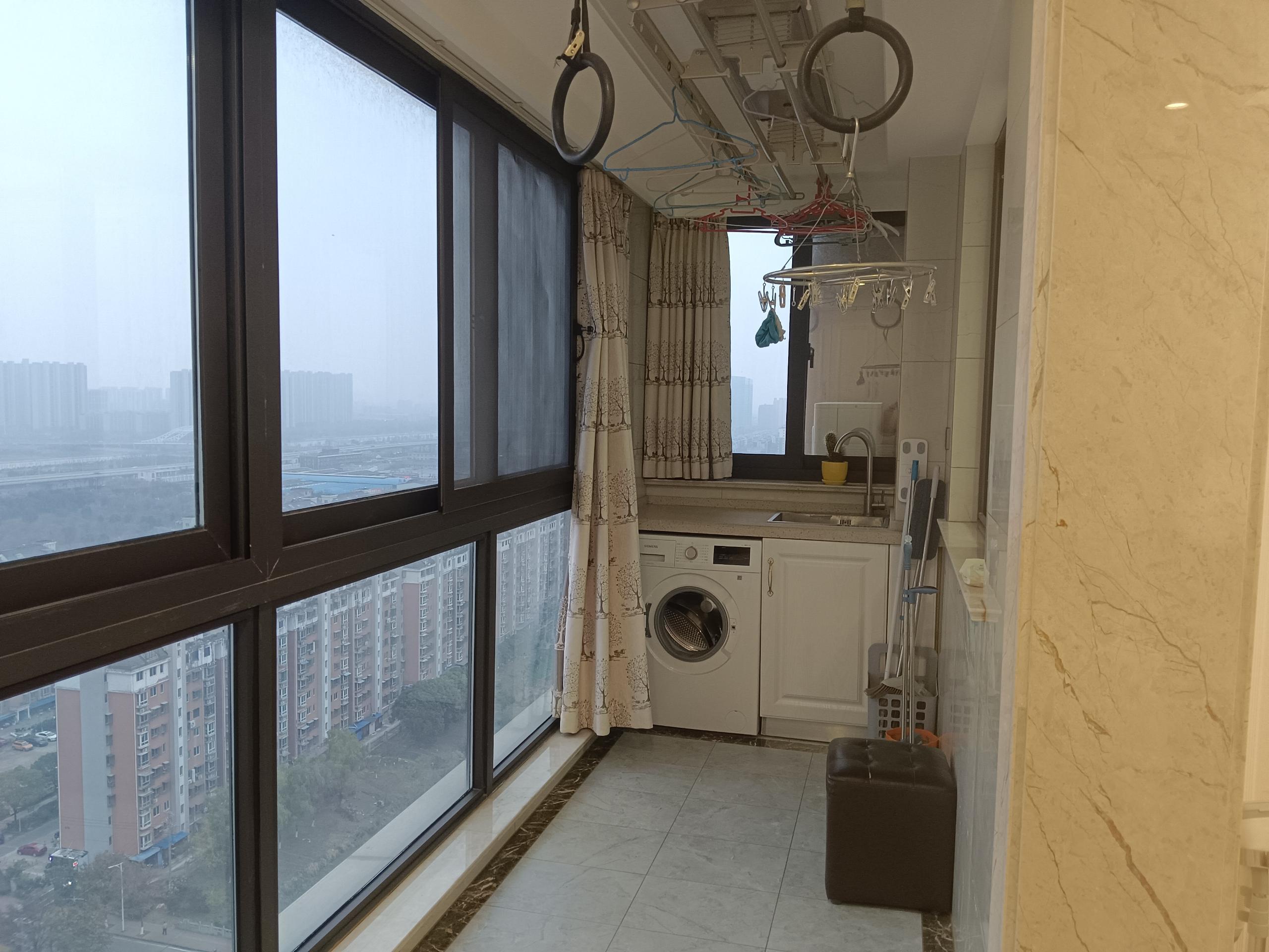 湖滨华庭 3室2厅1卫 116m&sup2;