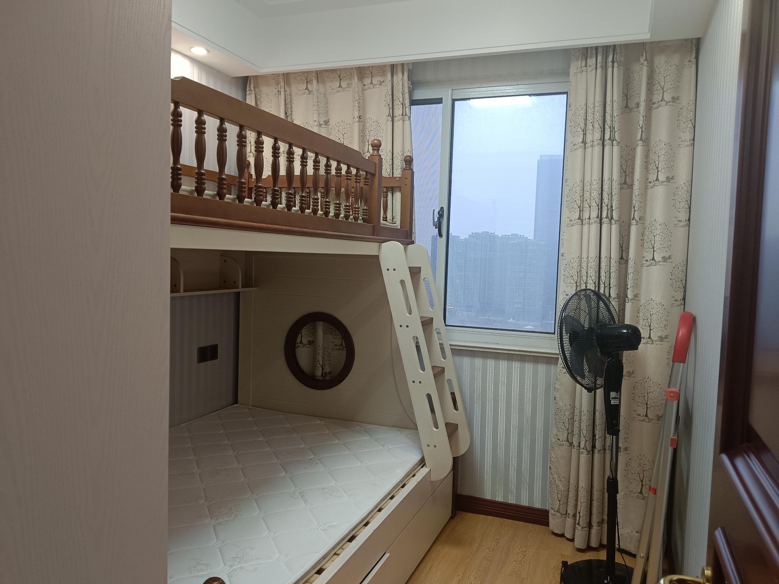 湖滨华庭 3室2厅1卫 116m&sup2;