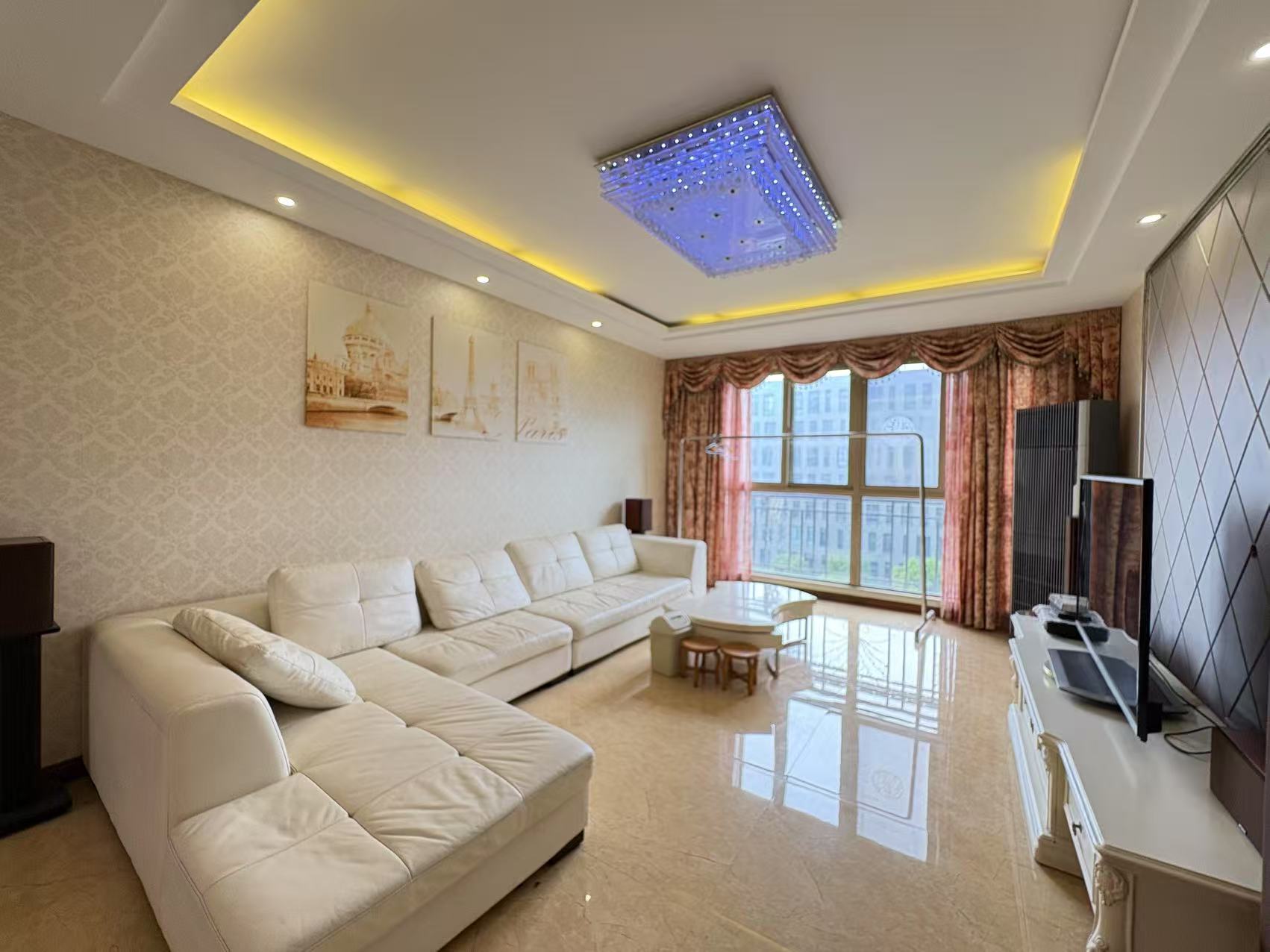 中南世纪花城一期 3室2厅2卫 128.45m²