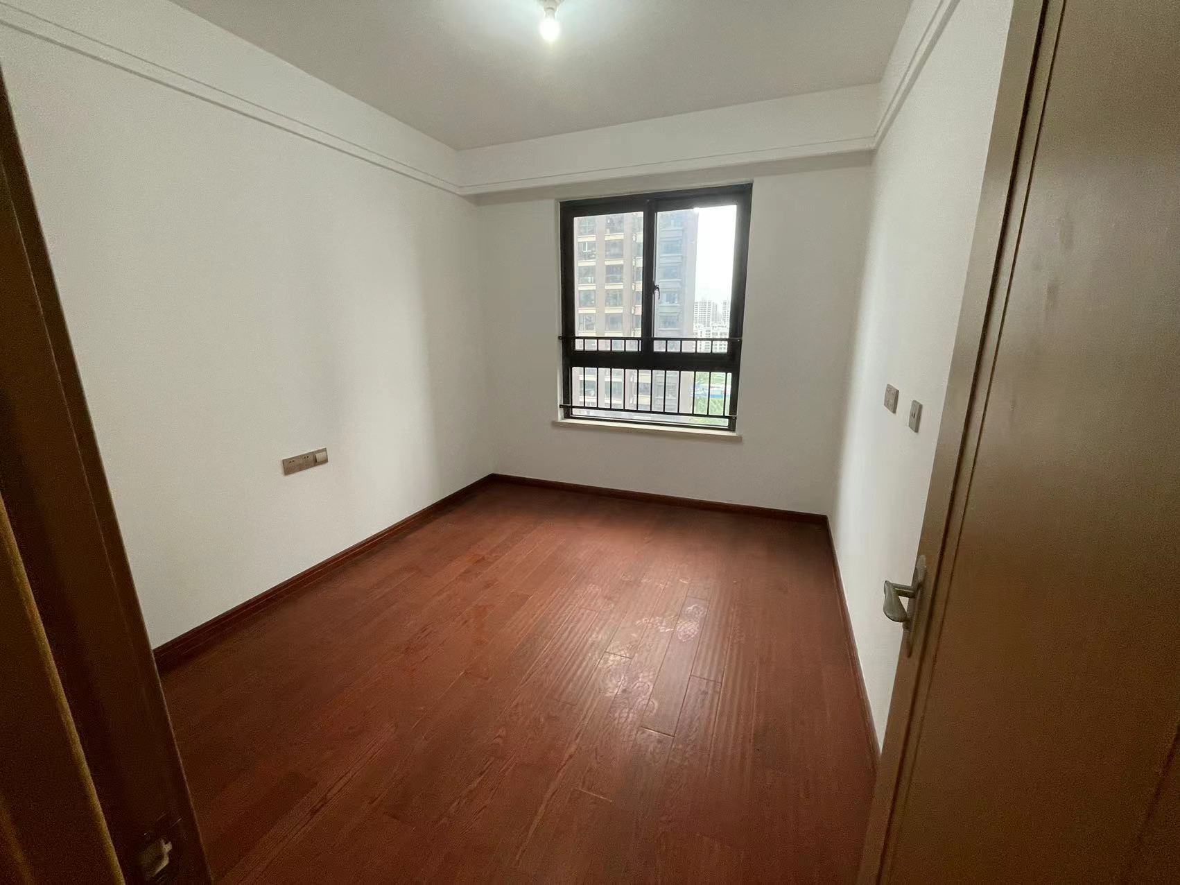 林肯公园 3室2厅2卫 114m&sup2;