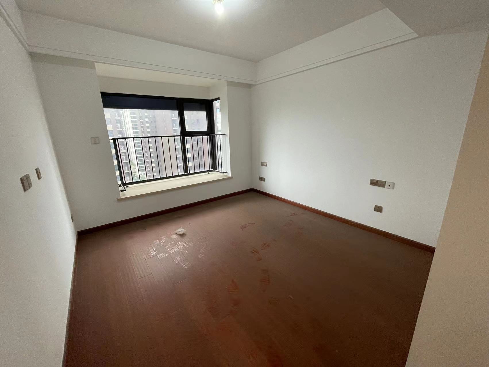 林肯公园 3室2厅2卫 114m&sup2;