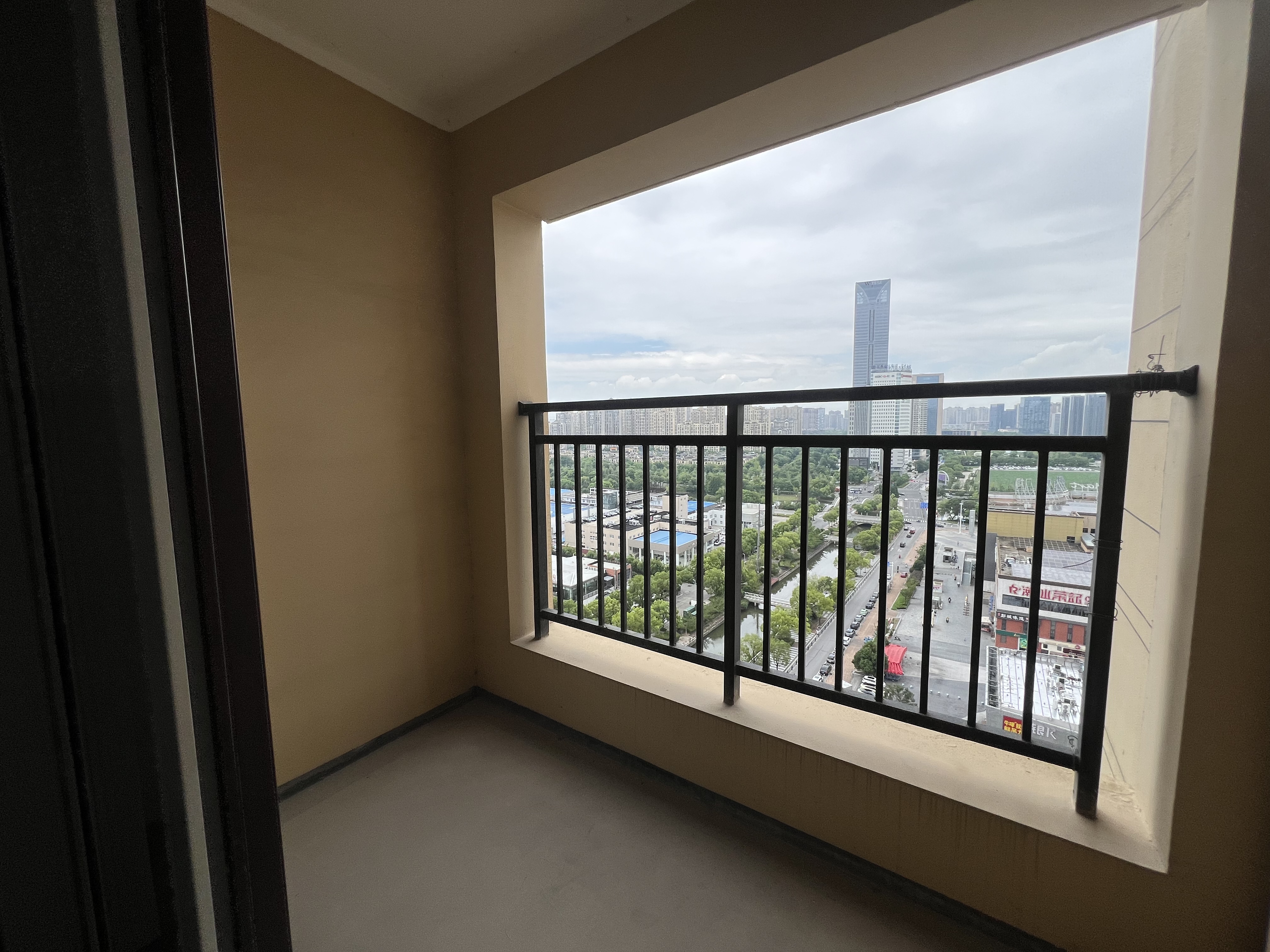 世茂新界 3室2厅1卫 122.38m&sup2;