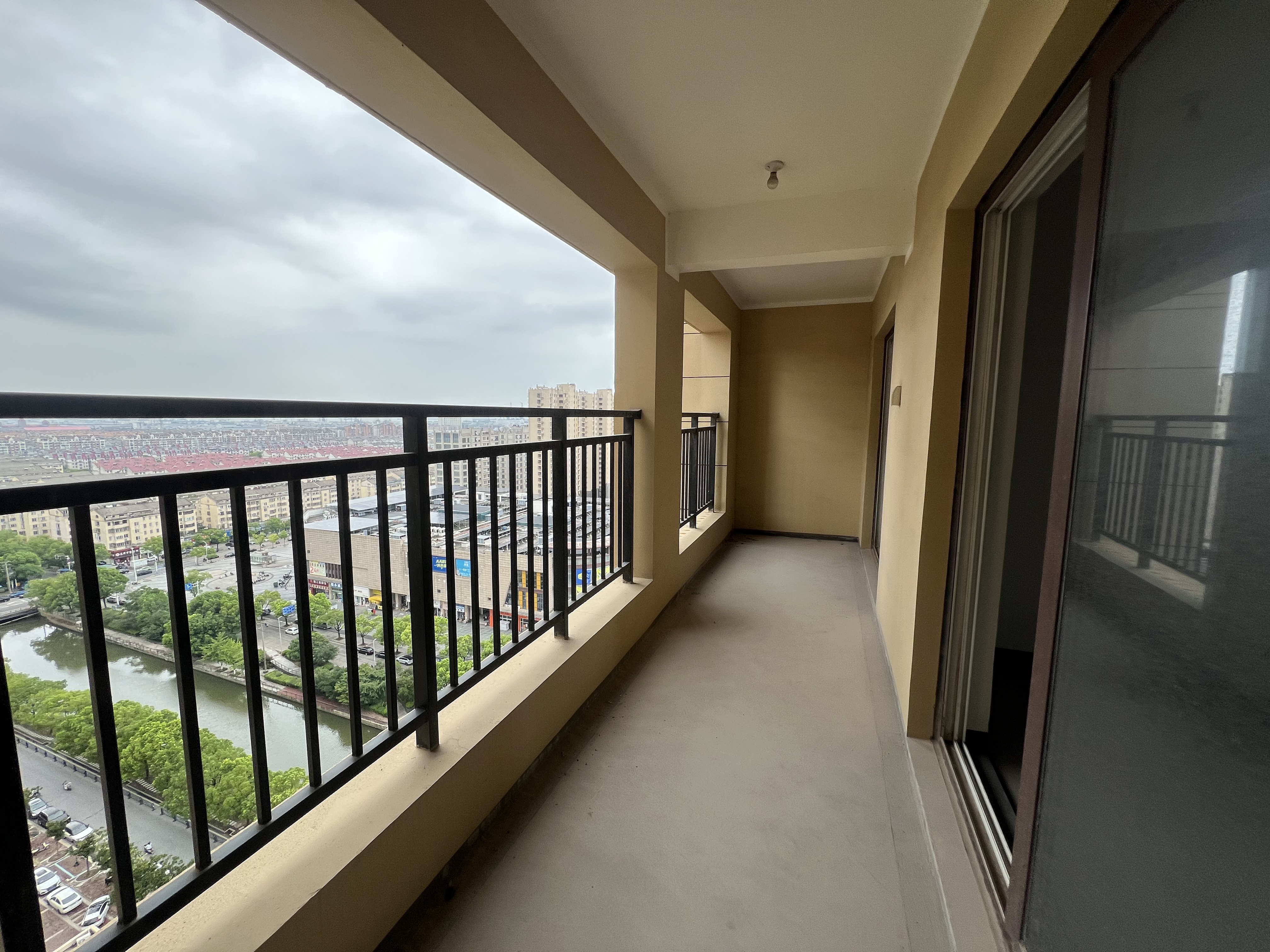 世茂新界 3室2厅1卫 122.38m&sup2;