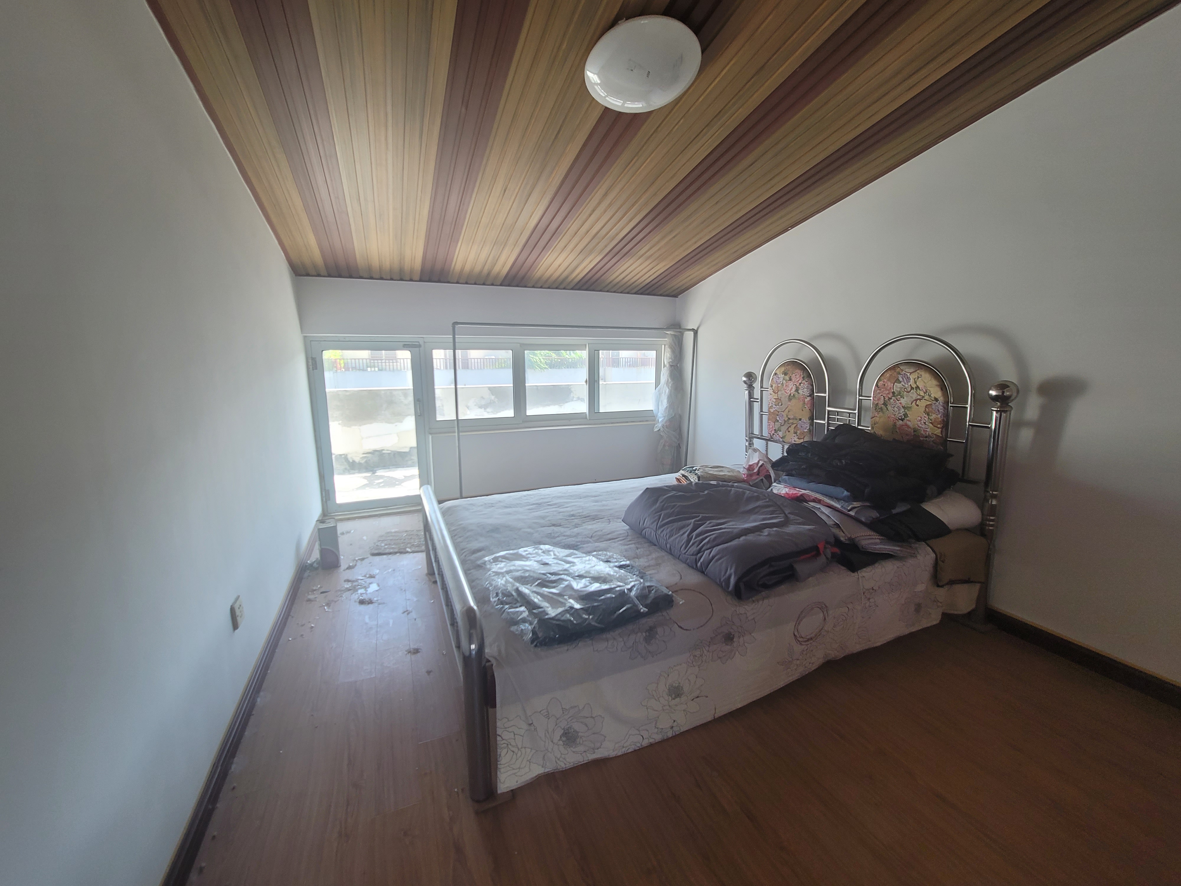 郭里园 6室2厅2卫 120m&sup2;