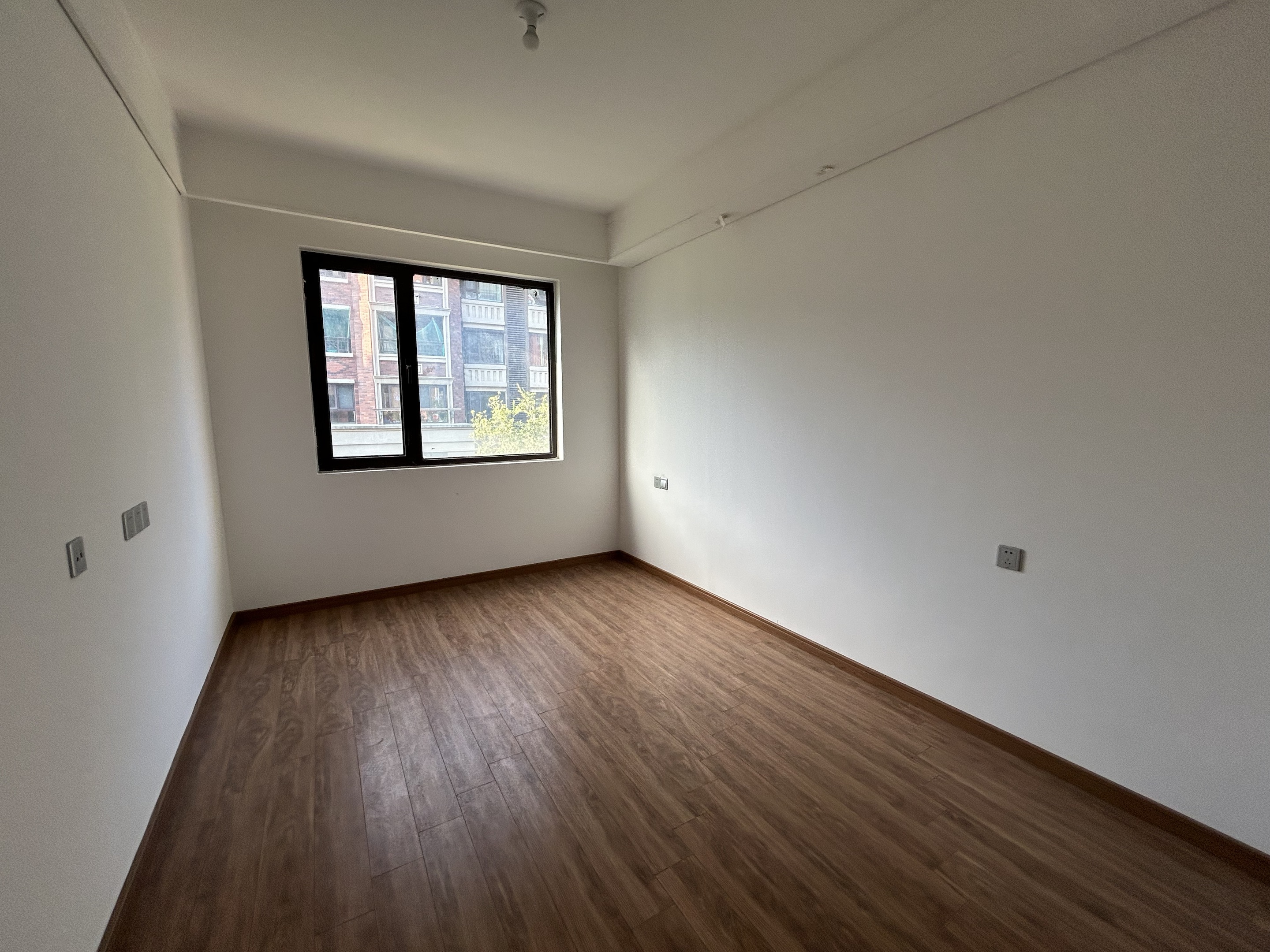 佳期漫 4室2厅1卫 142m&sup2;