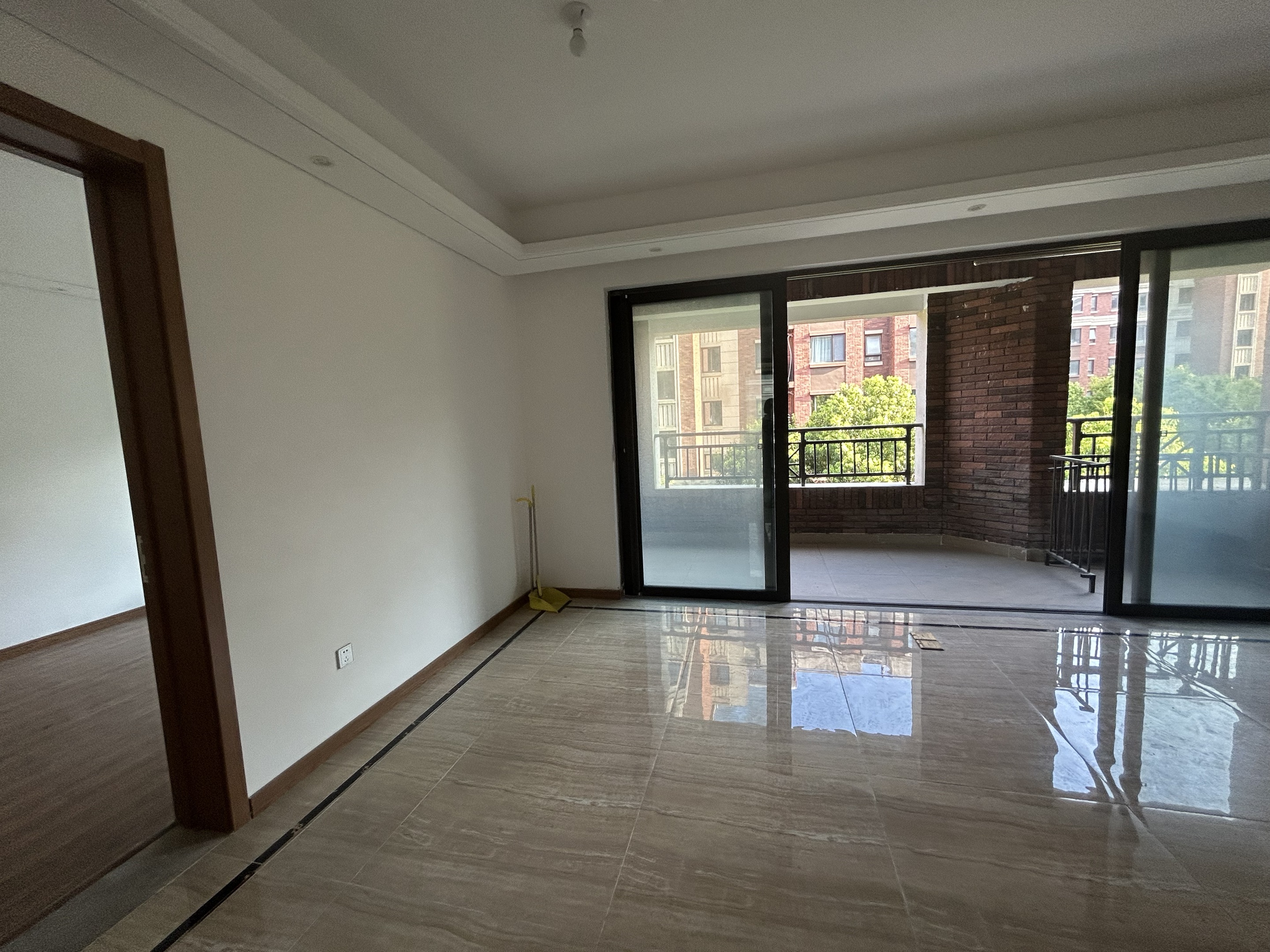 佳期漫 4室2厅1卫 142m&sup2;