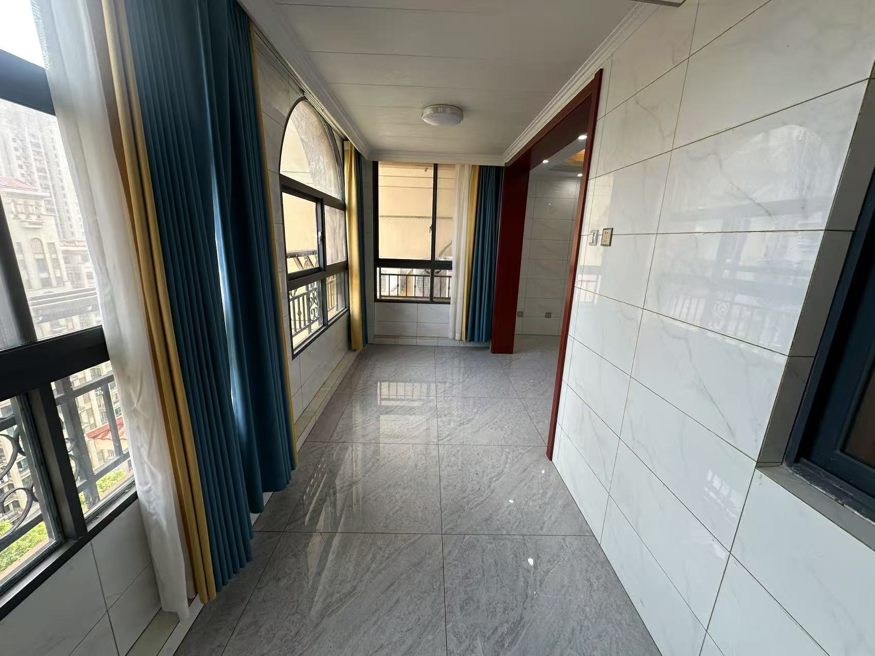 冠城大通棕榈湾 4室2厅2卫 130.03m&sup2;