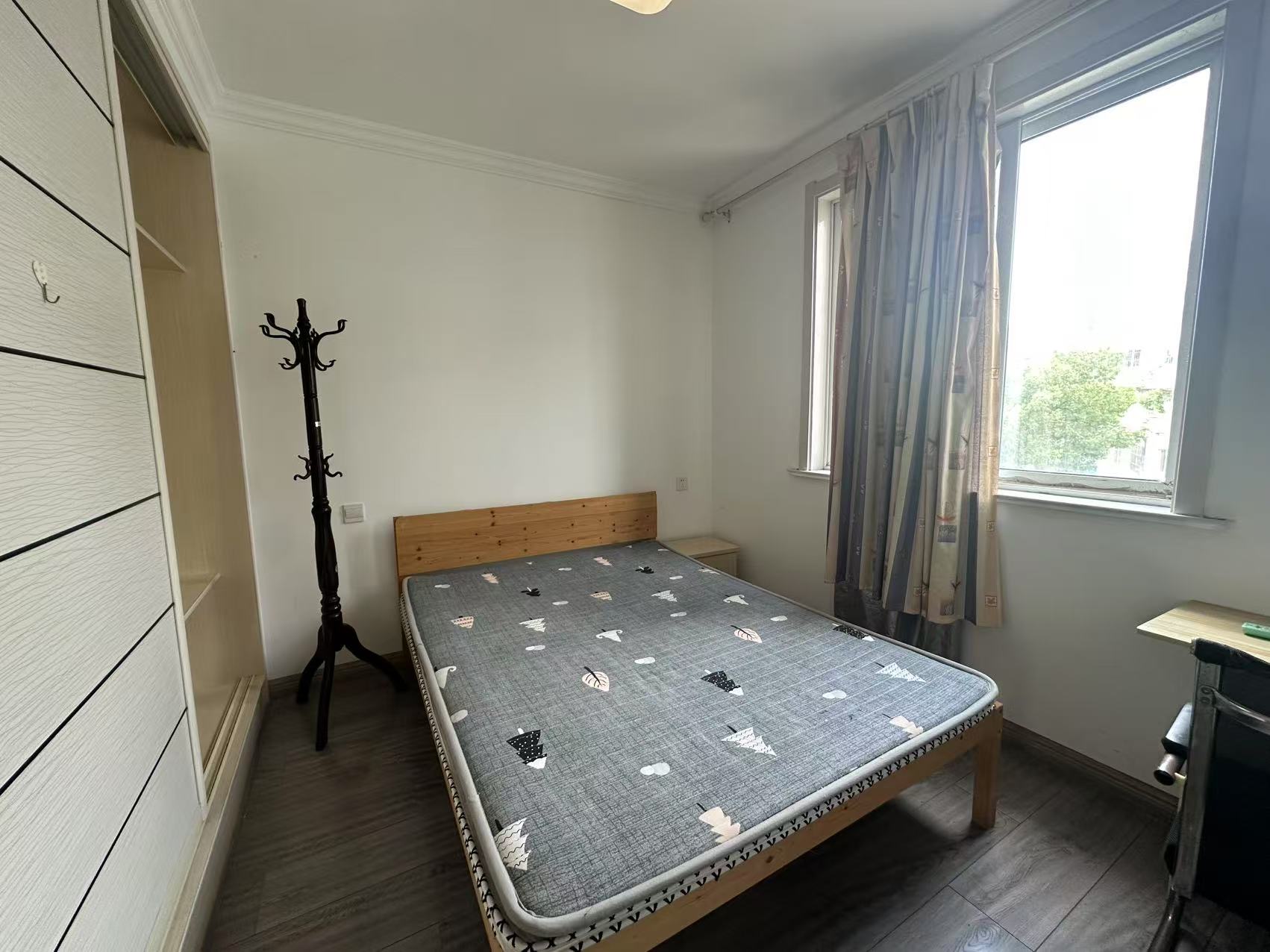 世纪新城 4室2厅1卫 135m&sup2;