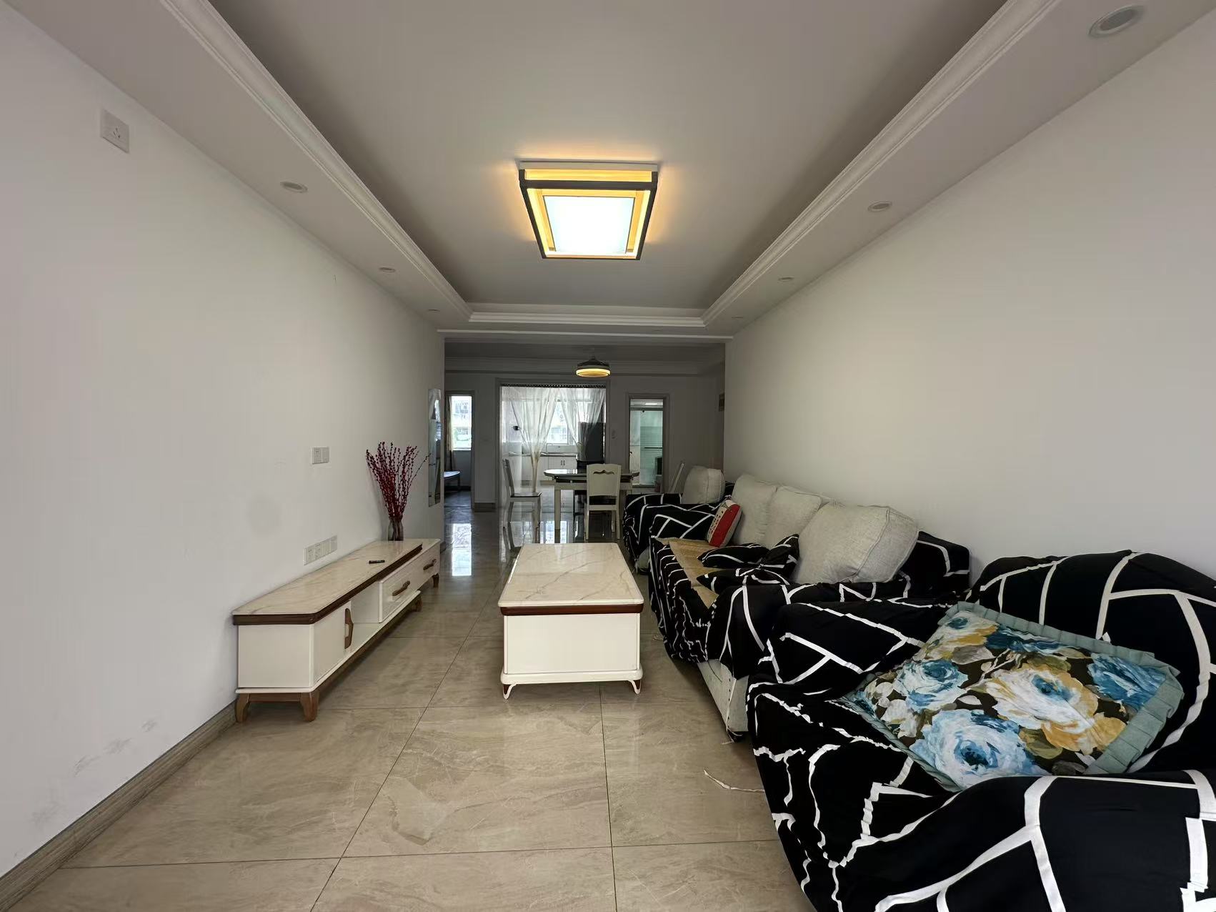 世纪新城 4室2厅1卫 135m&sup2;