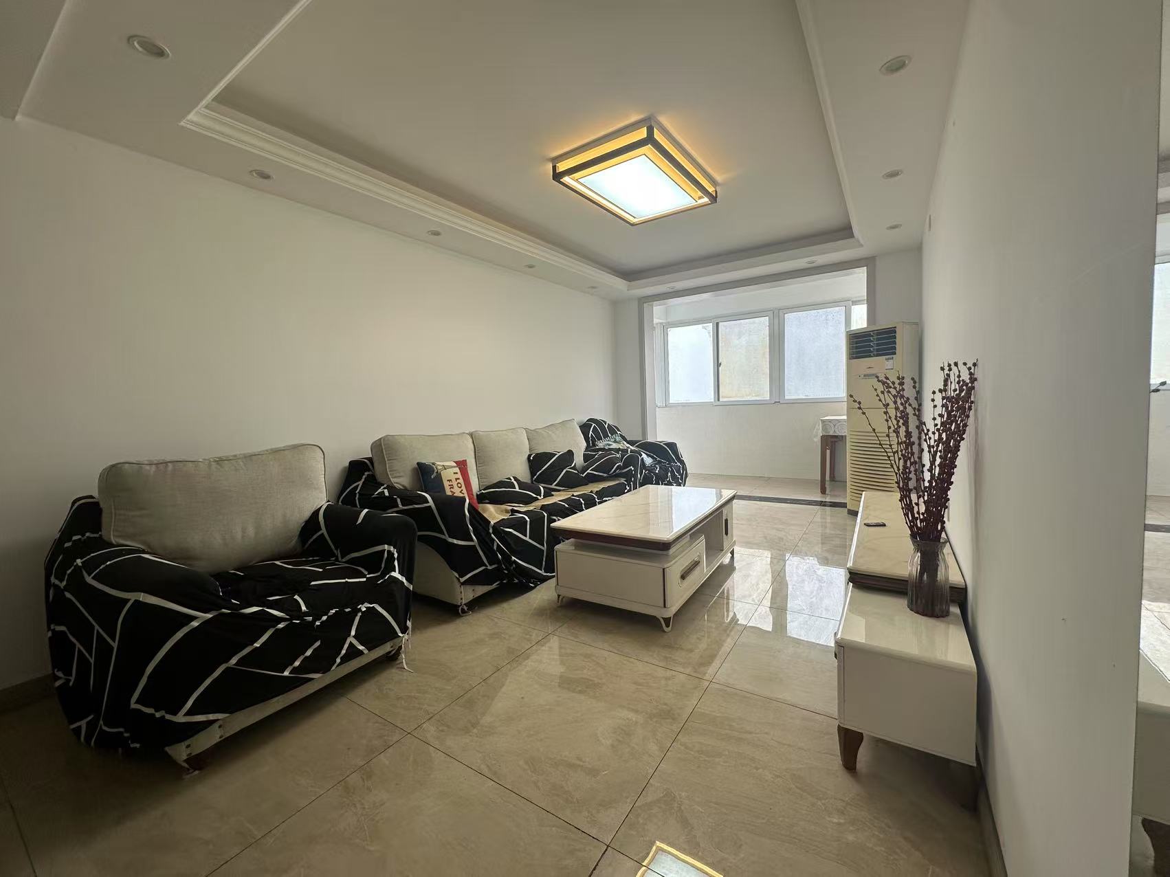 世纪新城 4室2厅1卫 135m²