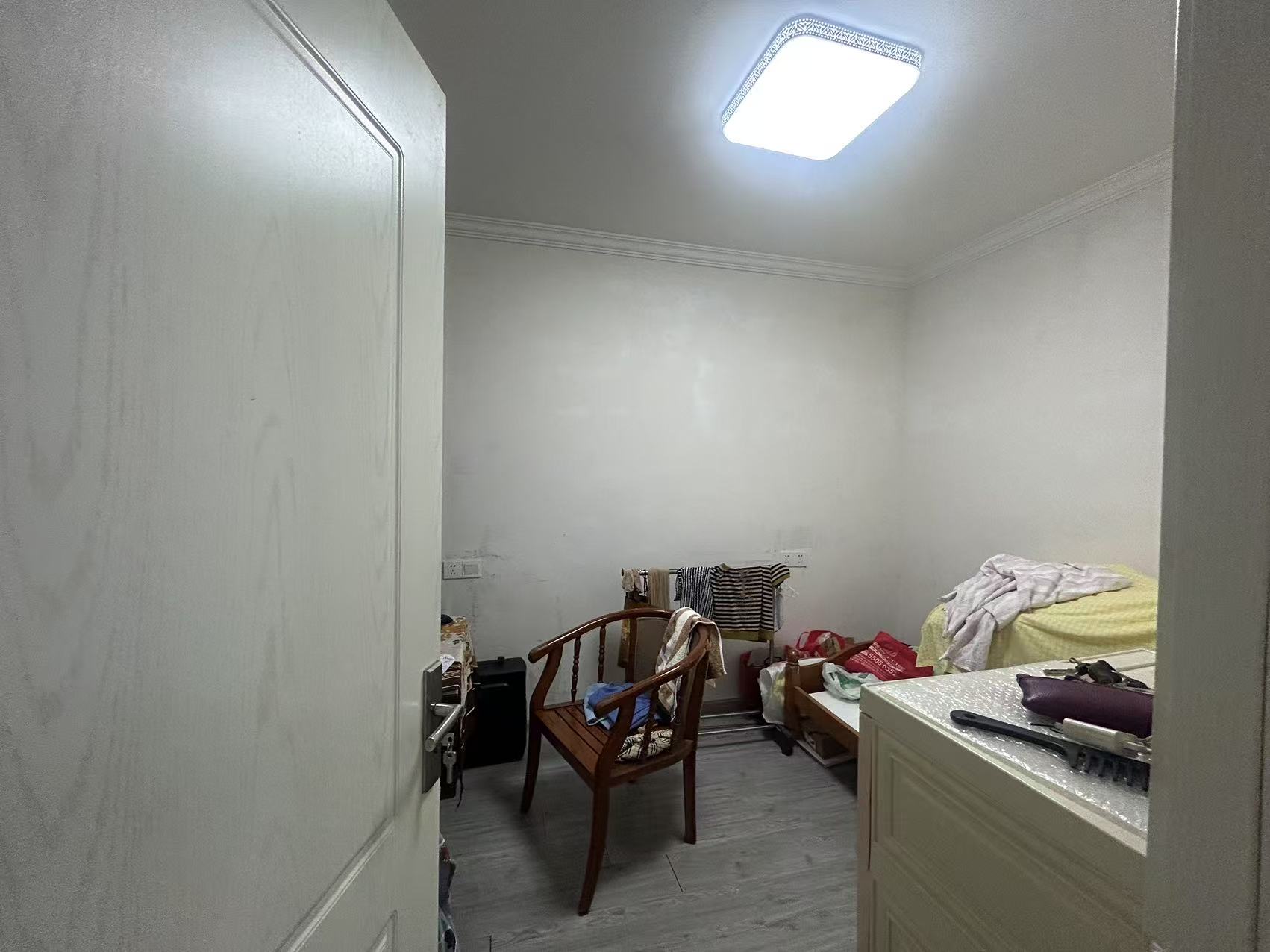 虹桥新村(朝霞路) 3室1厅1卫 76.93m&sup2;
