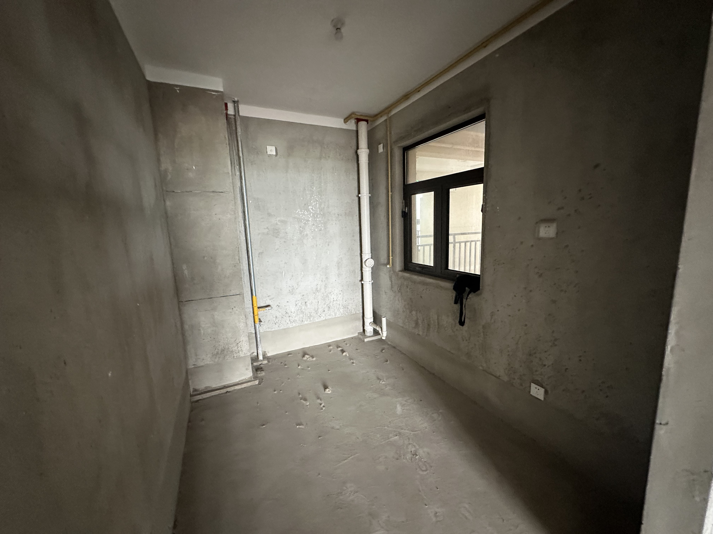 华强城四期 3室2厅2卫 121m&sup2;