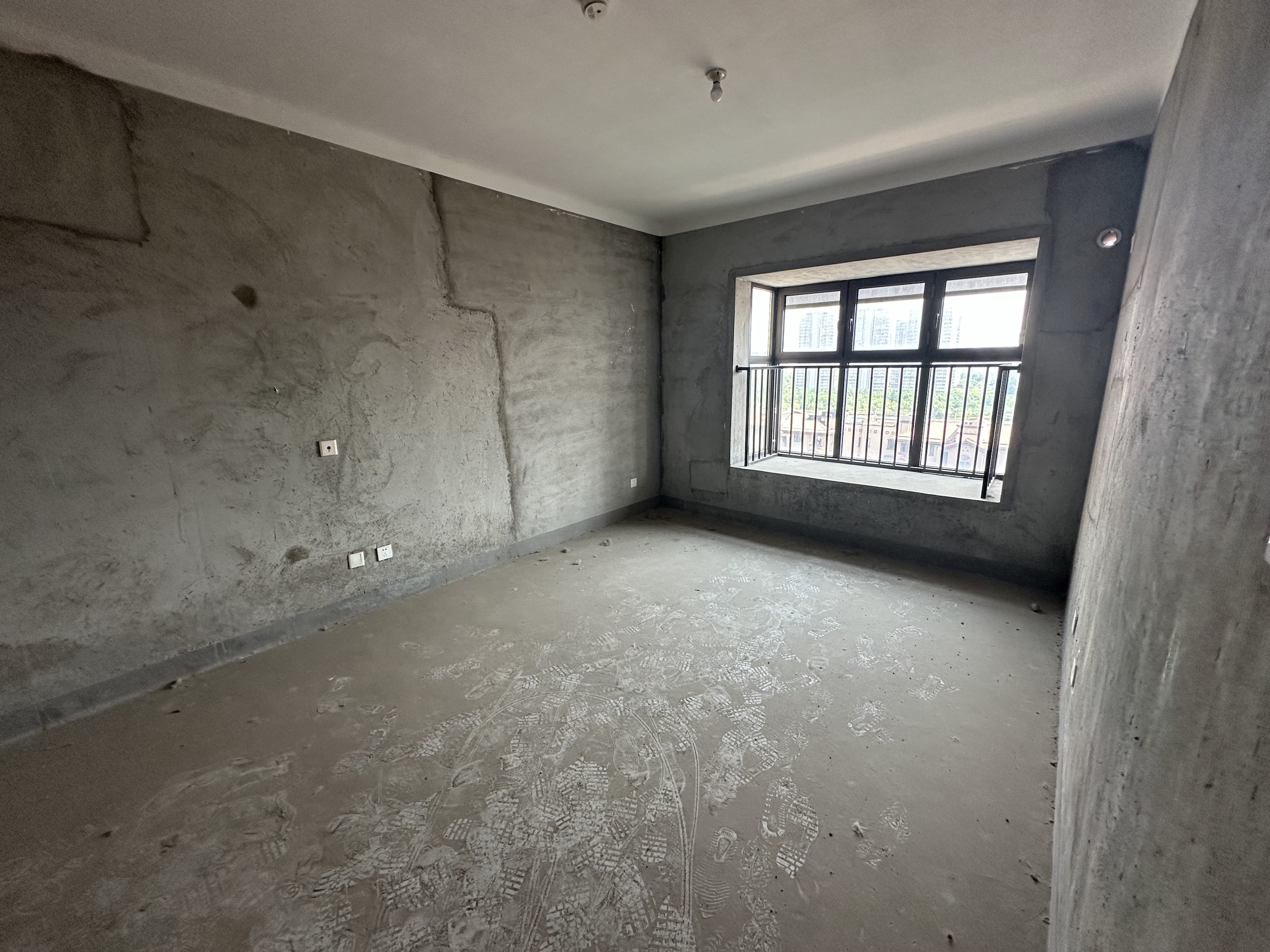 华强城四期 3室2厅2卫 121m&sup2;